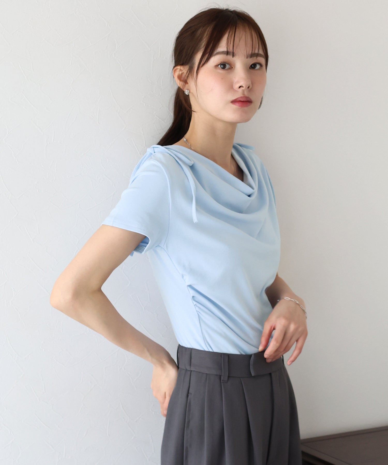 ブルーイースト BLUEEAST 肩リボンドレープカットソー (ホワイト) ホワイト