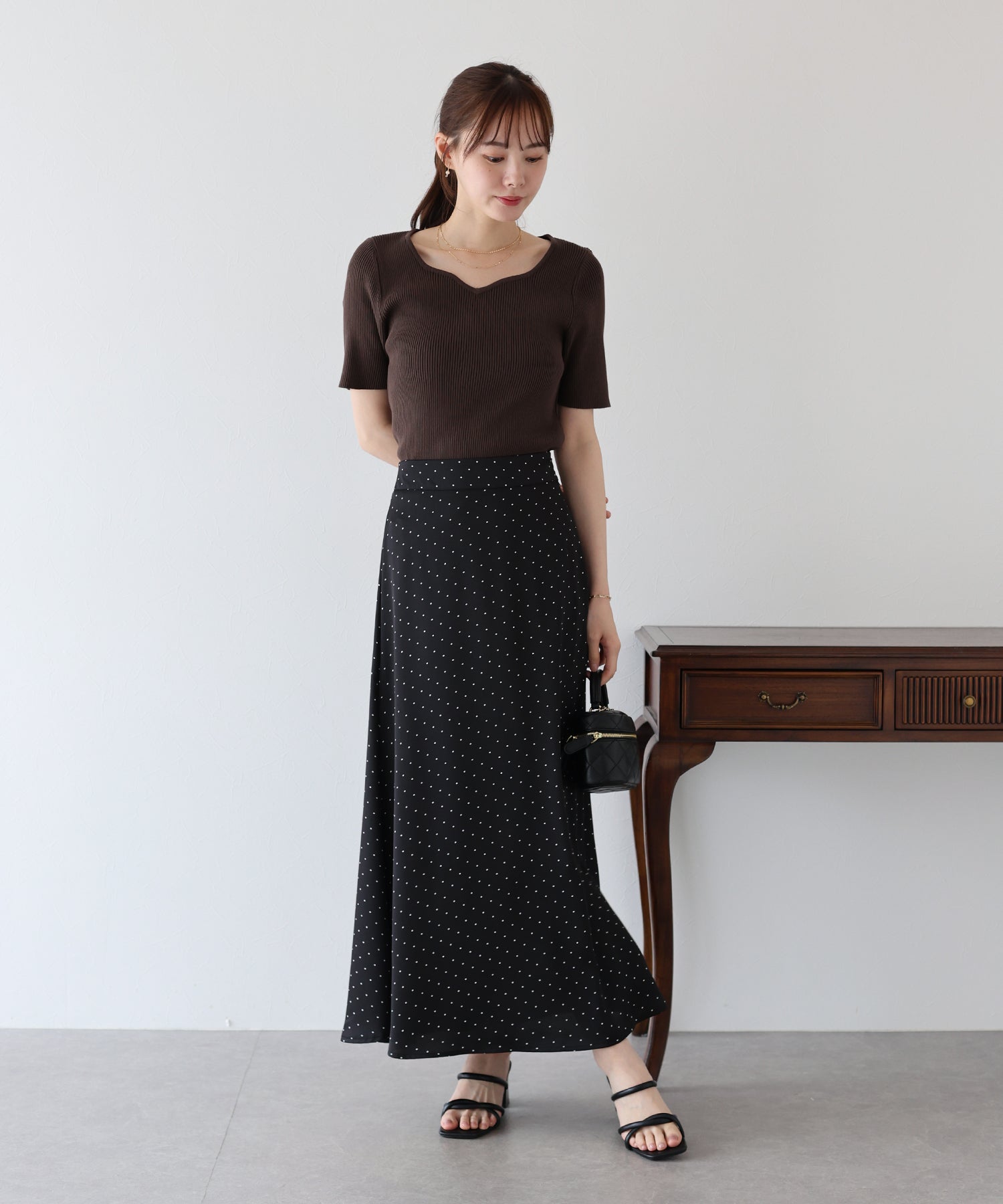 ブルーイースト BLUEEAST ハートネックリブニット (ブラウン) ブラウン