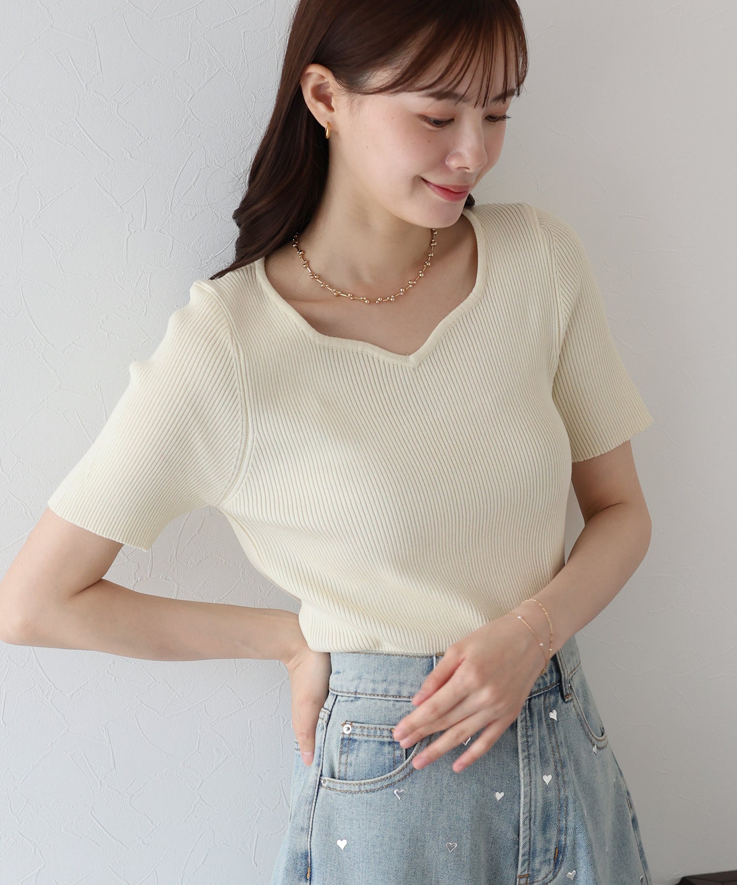 ブルーイースト BLUEEAST ハートネックリブニット (ブラウン) ブラウン