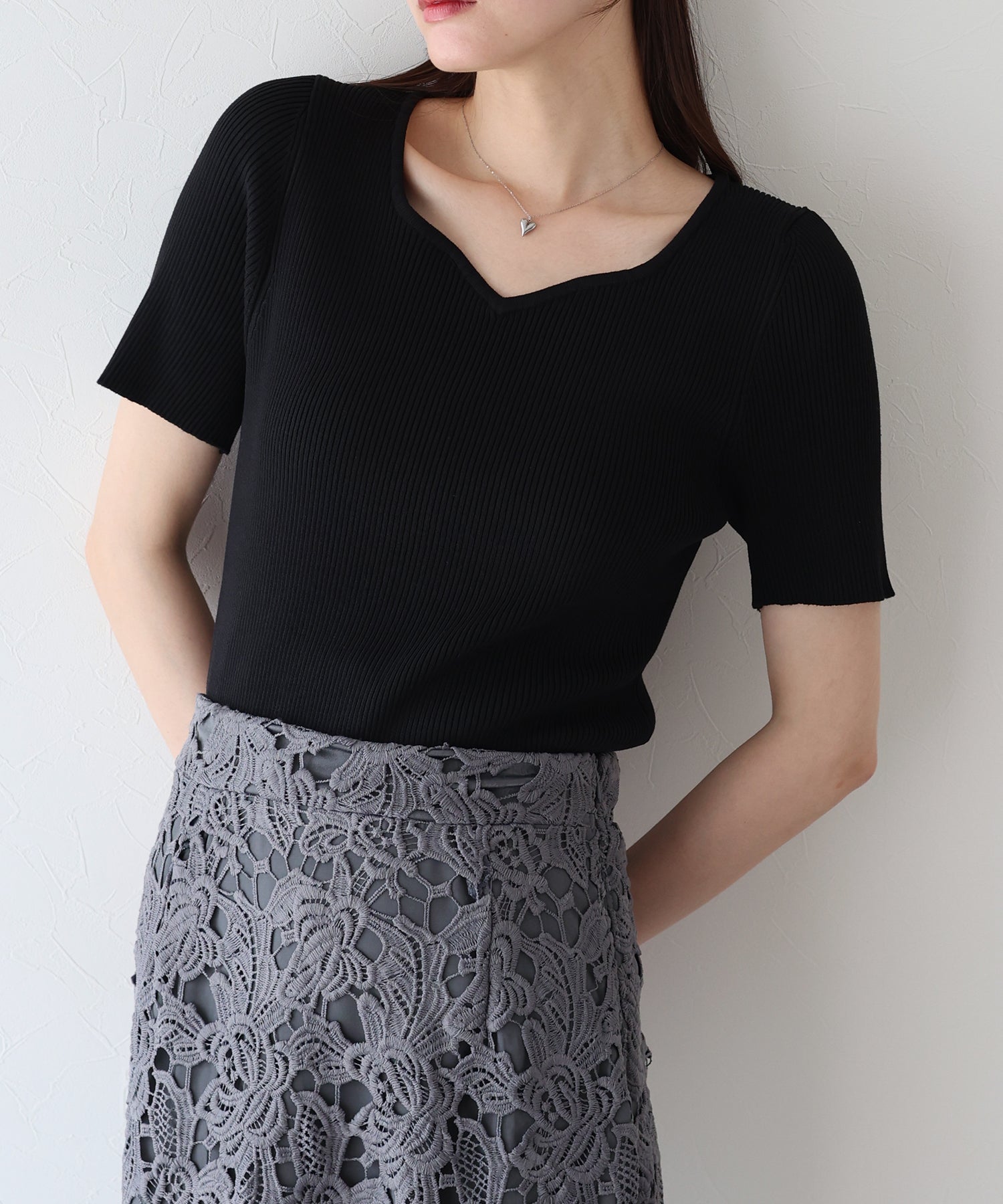 ブルーイースト BLUEEAST ハートネックリブニット (ブラウン) ブラウン