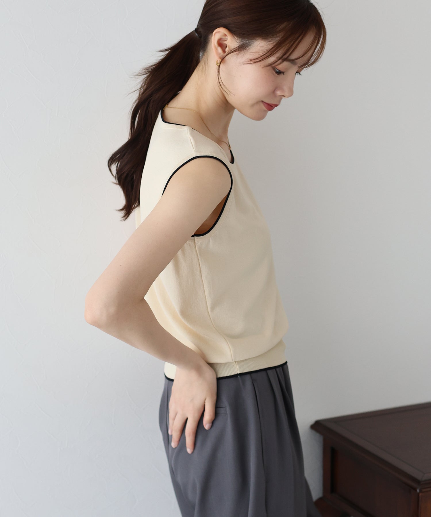 ブルーイースト BLUEEAST 配色ノースリーブニット (アイボリー) アイボリー