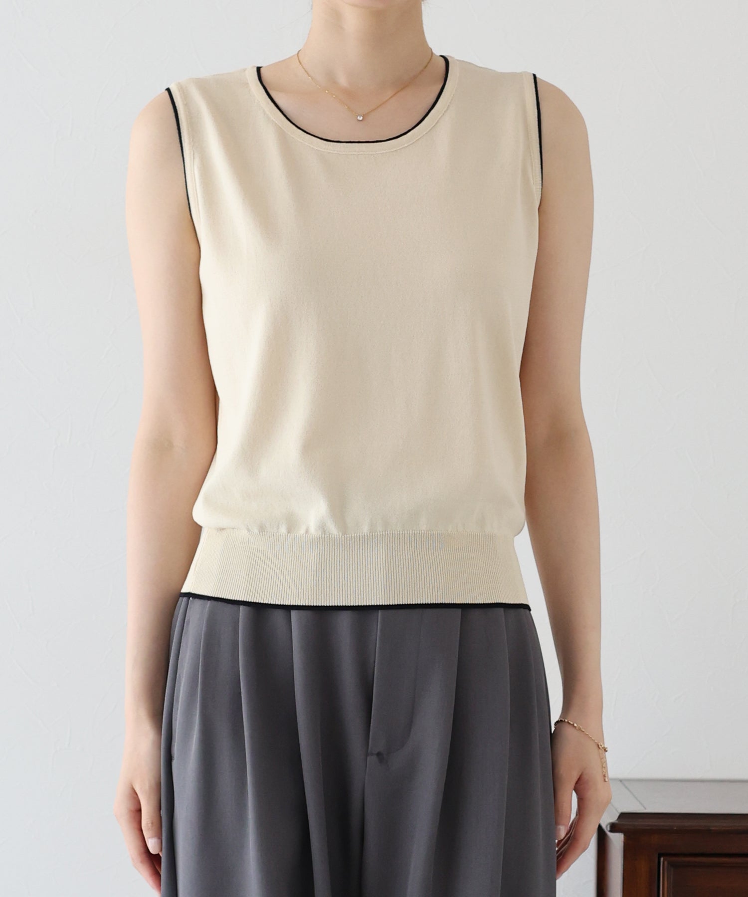 ブルーイースト BLUEEAST 配色ノースリーブニット (アイボリー) アイボリー