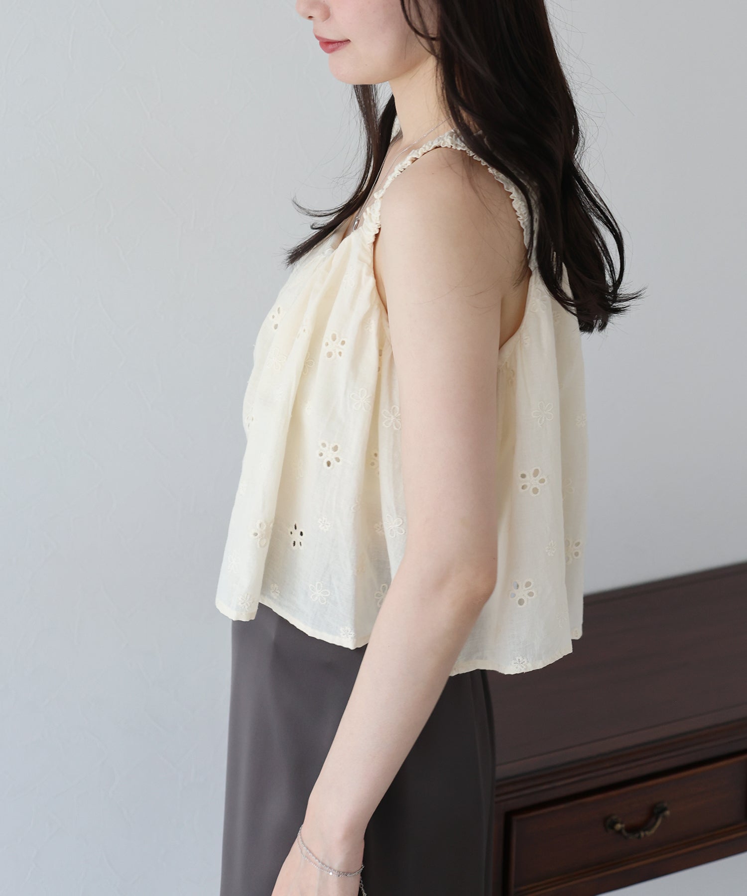 ブルーイースト BLUEEAST コットンレースキャミブラウス (アイボリー) アイボリー