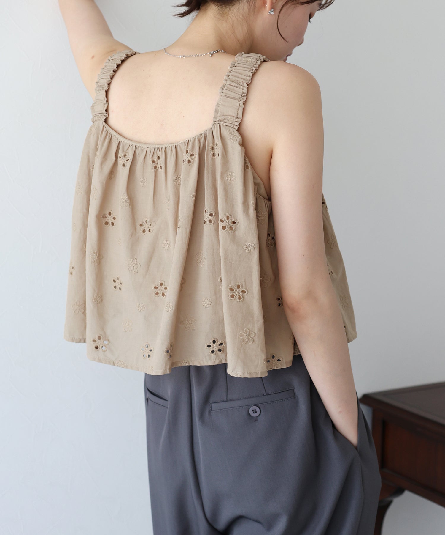 ブルーイースト BLUEEAST コットンレースキャミブラウス (アイボリー) アイボリー