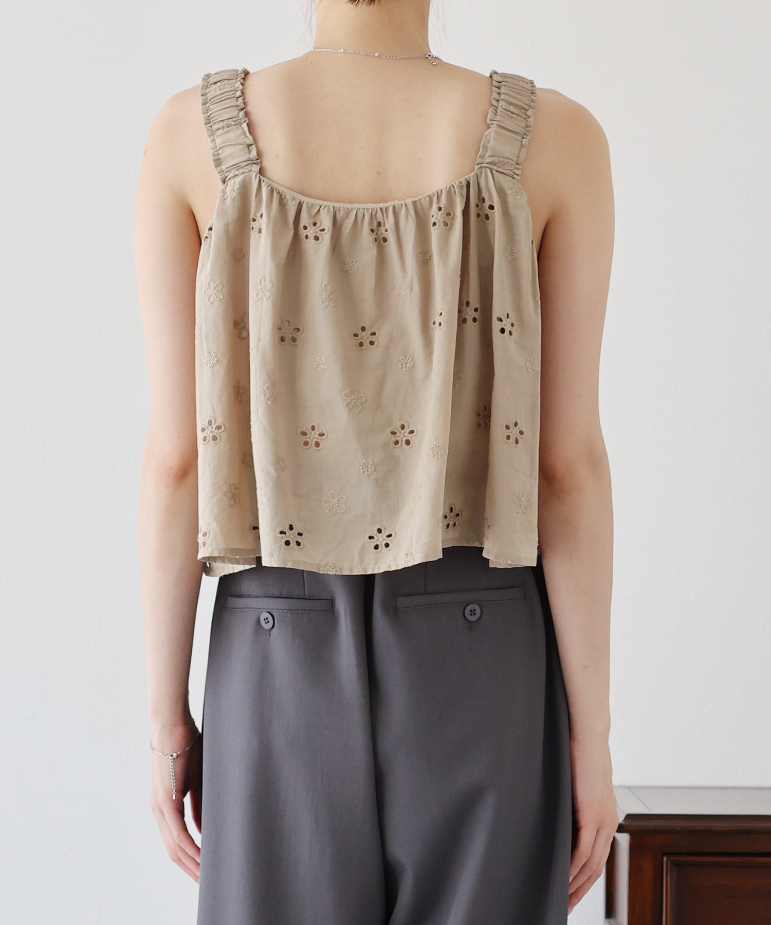 ブルーイースト BLUEEAST コットンレースキャミブラウス (アイボリー) アイボリー