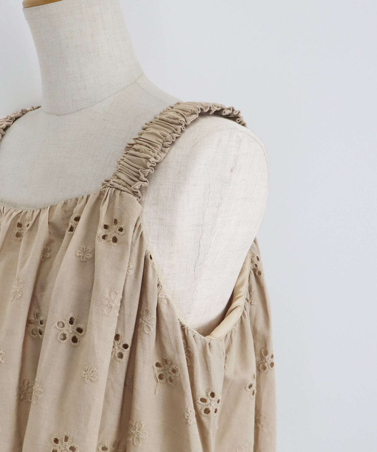 ブルーイースト BLUEEAST コットンレースキャミブラウス (アイボリー) アイボリー