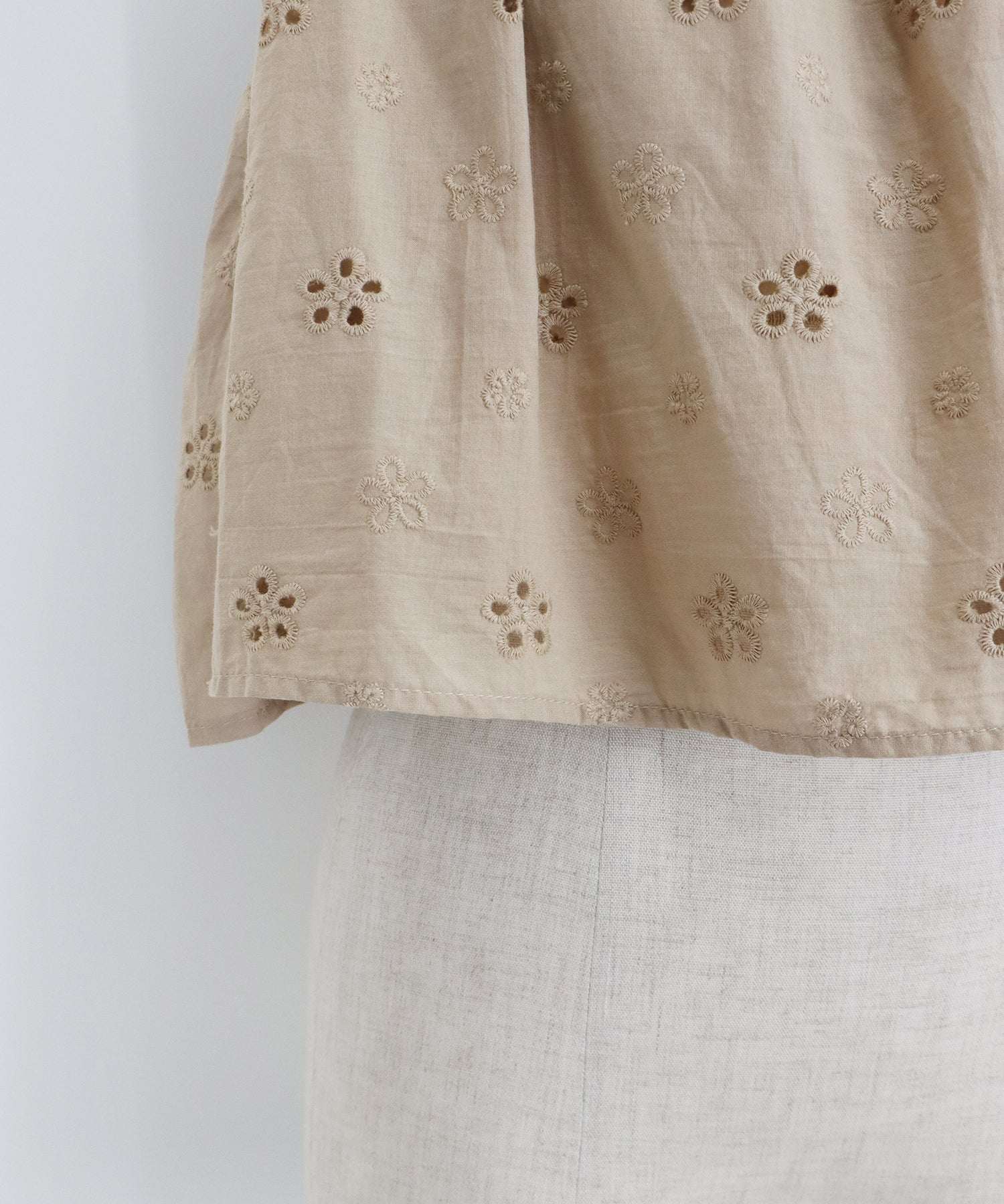 ブルーイースト BLUEEAST コットンレースキャミブラウス (アイボリー) アイボリー