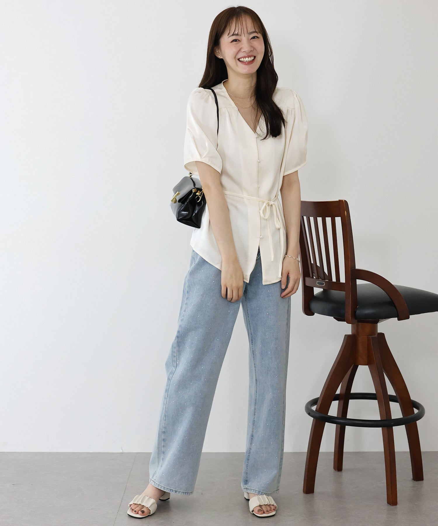 ブルーイースト BLUEEAST リボン付きサテンブラウス (アイボリー) アイボリー