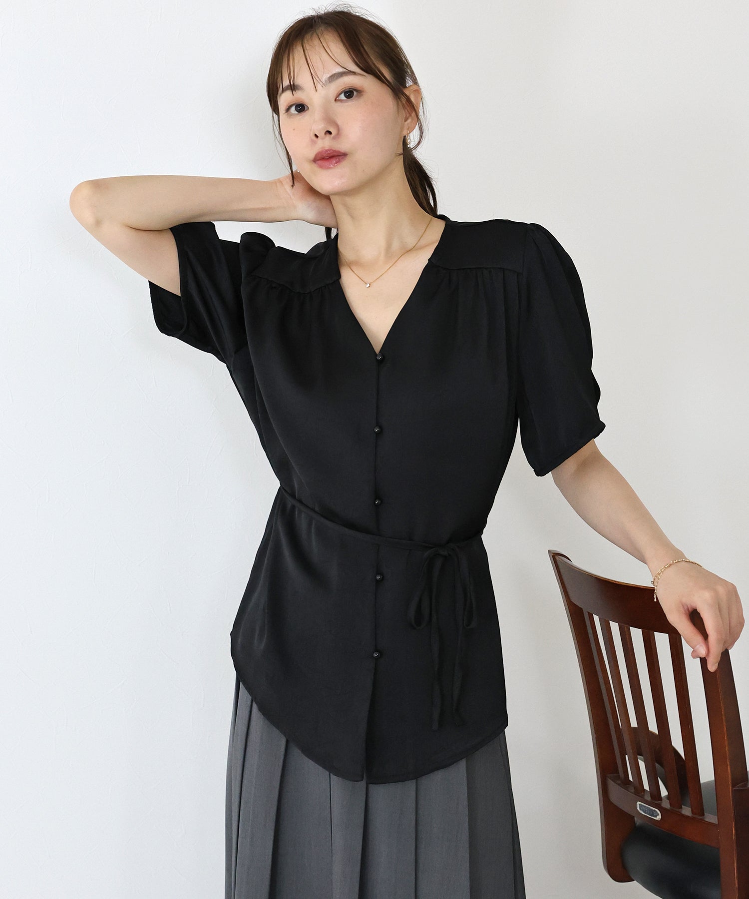 ブルーイースト BLUEEAST リボン付きサテンブラウス (アイボリー) アイボリー