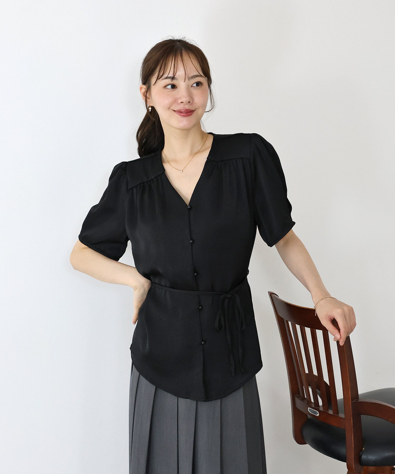 ブルーイースト BLUEEAST リボン付きサテンブラウス (アイボリー) アイボリー