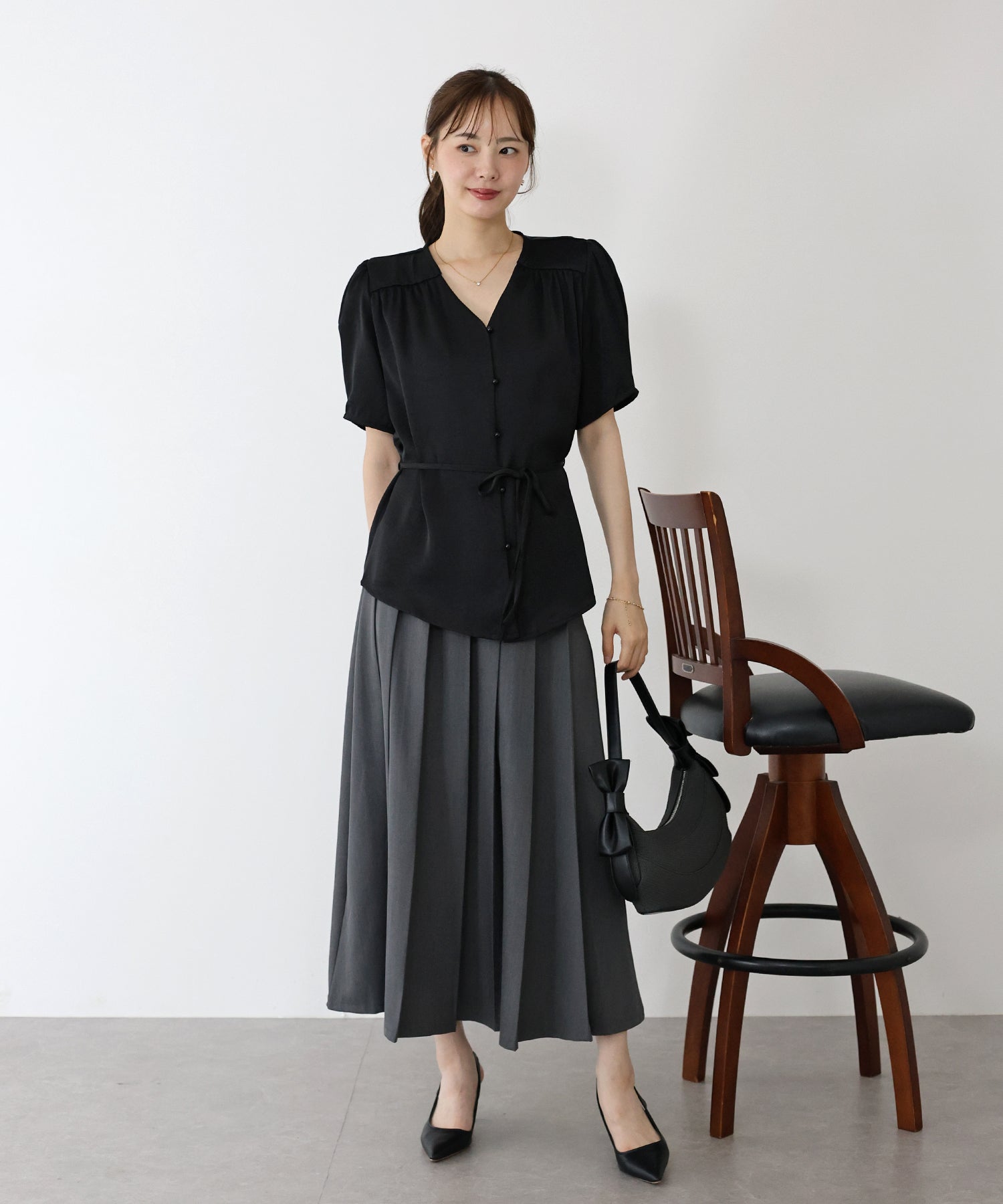 ブルーイースト BLUEEAST リボン付きサテンブラウス (アイボリー) アイボリー