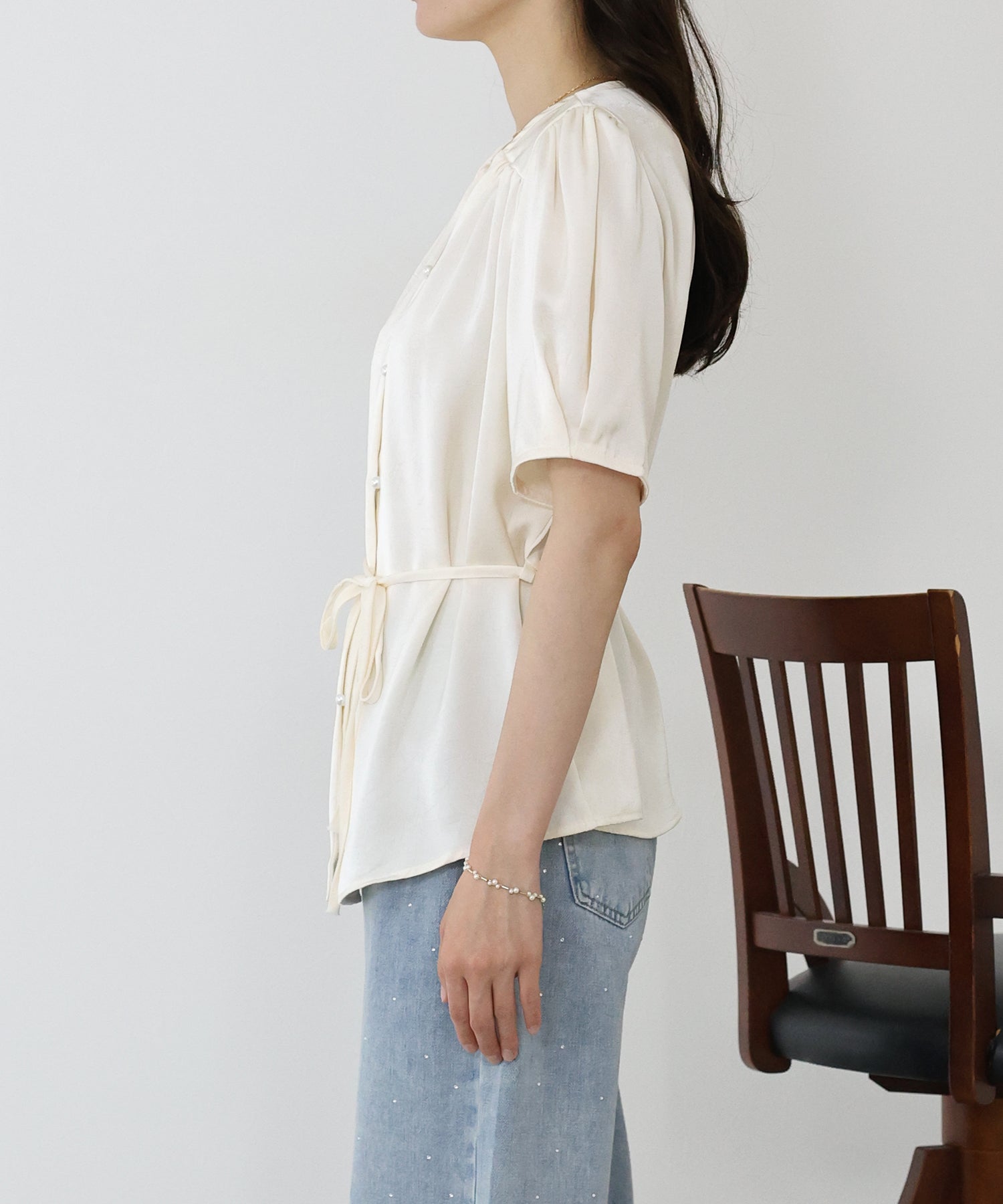 ブルーイースト BLUEEAST リボン付きサテンブラウス (アイボリー) アイボリー