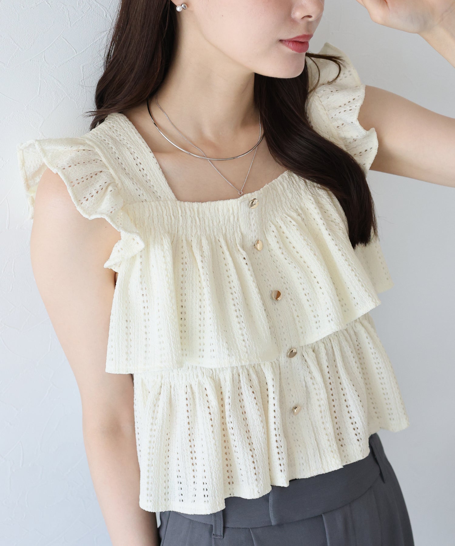 ブルーイースト BLUEEAST ノースリティアードフリルブラウス (アイボリー) アイボリー