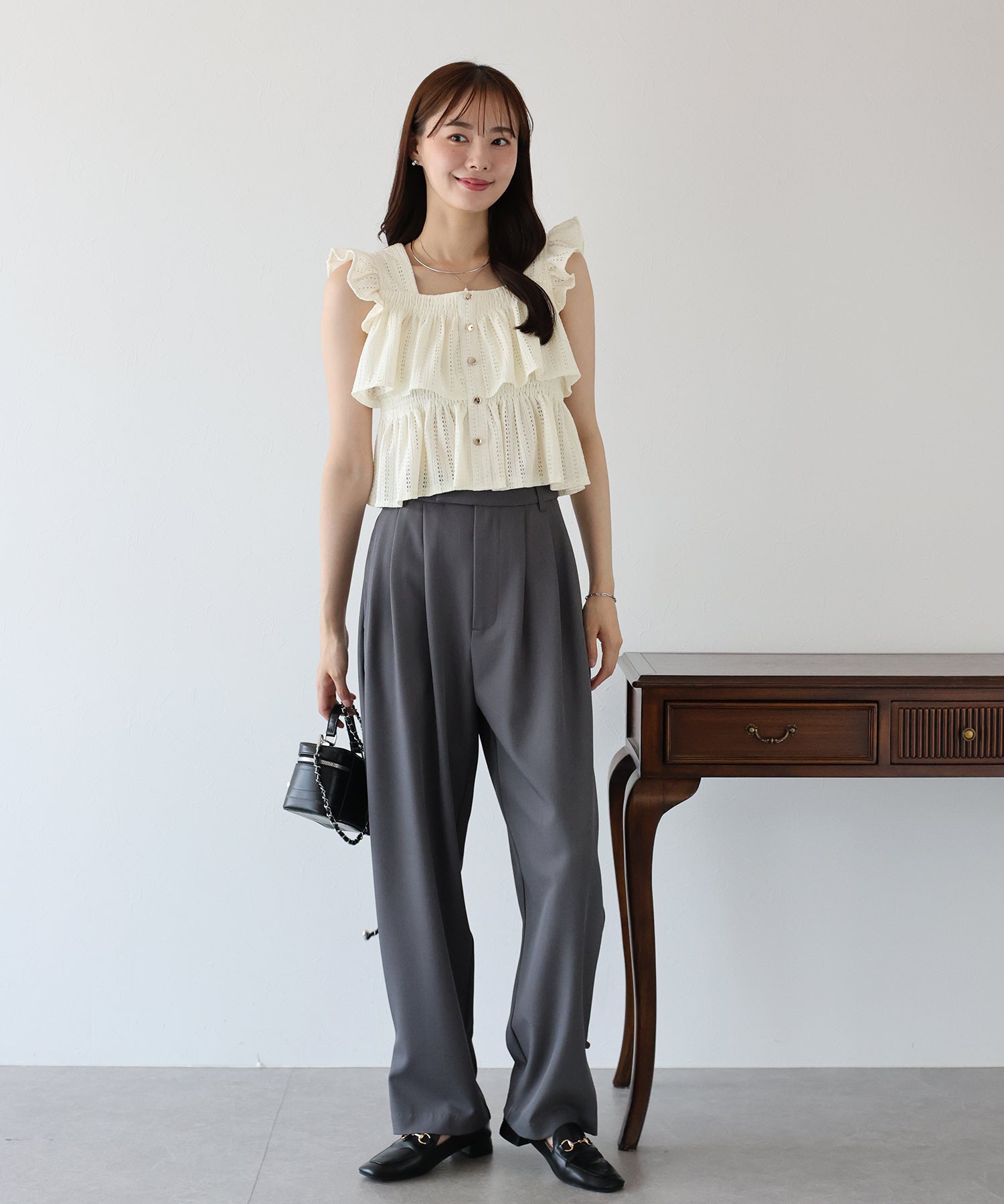 ブルーイースト BLUEEAST ノースリティアードフリルブラウス (アイボリー) アイボリー