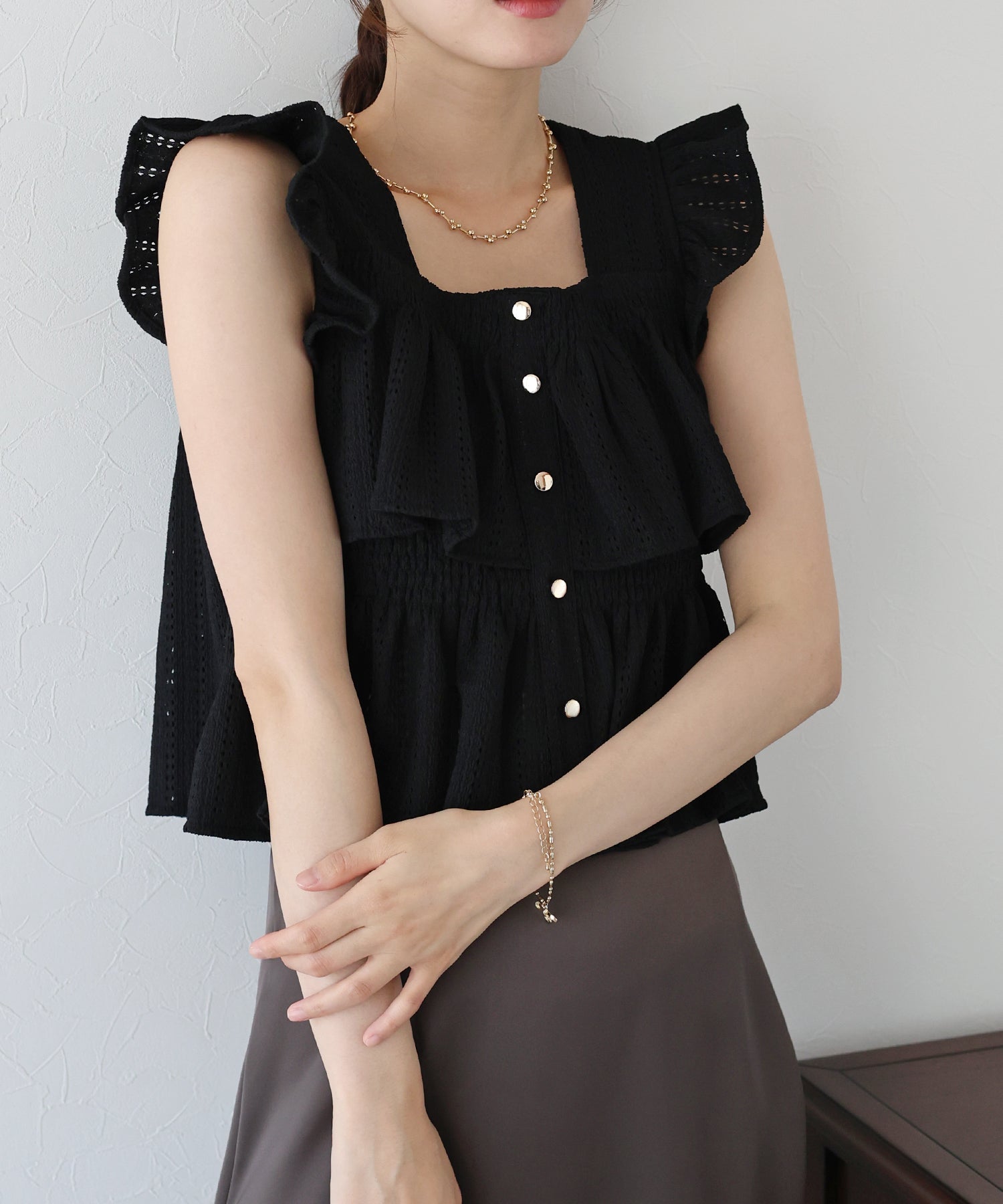 ブルーイースト BLUEEAST ノースリティアードフリルブラウス (アイボリー) アイボリー