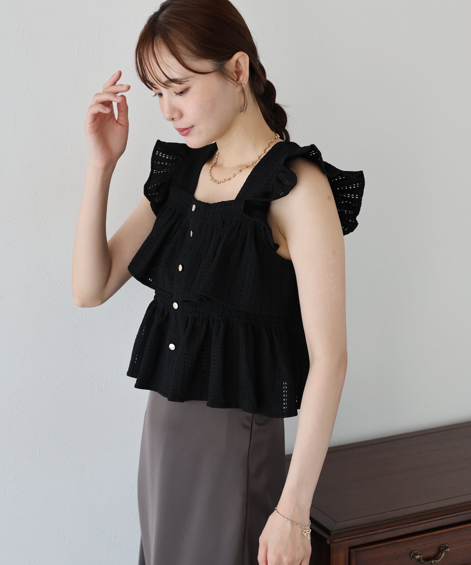 ブルーイースト BLUEEAST ノースリティアードフリルブラウス (アイボリー) アイボリー