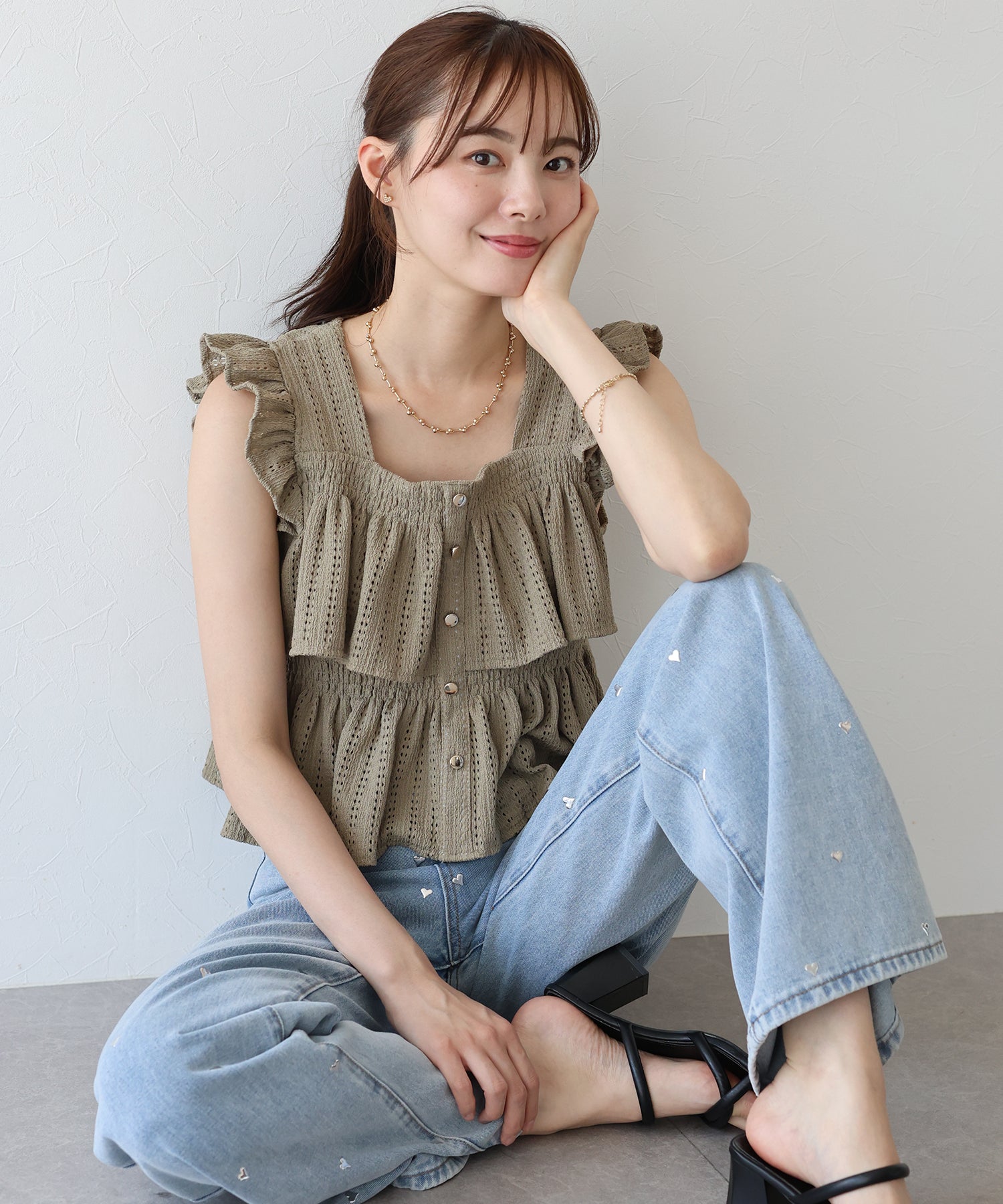 ブルーイースト BLUEEAST ノースリティアードフリルブラウス (カーキ) カーキ