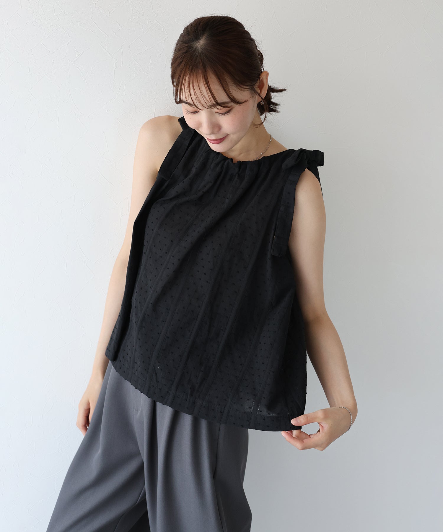 ブルーイースト BLUEEAST ドットジャガードリボンブラウス (ブラック) ブラック