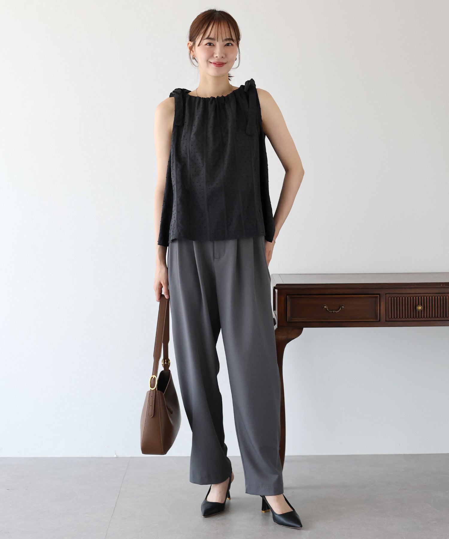 ブルーイースト BLUEEAST ドットジャガードリボンブラウス (ブラック) ブラック