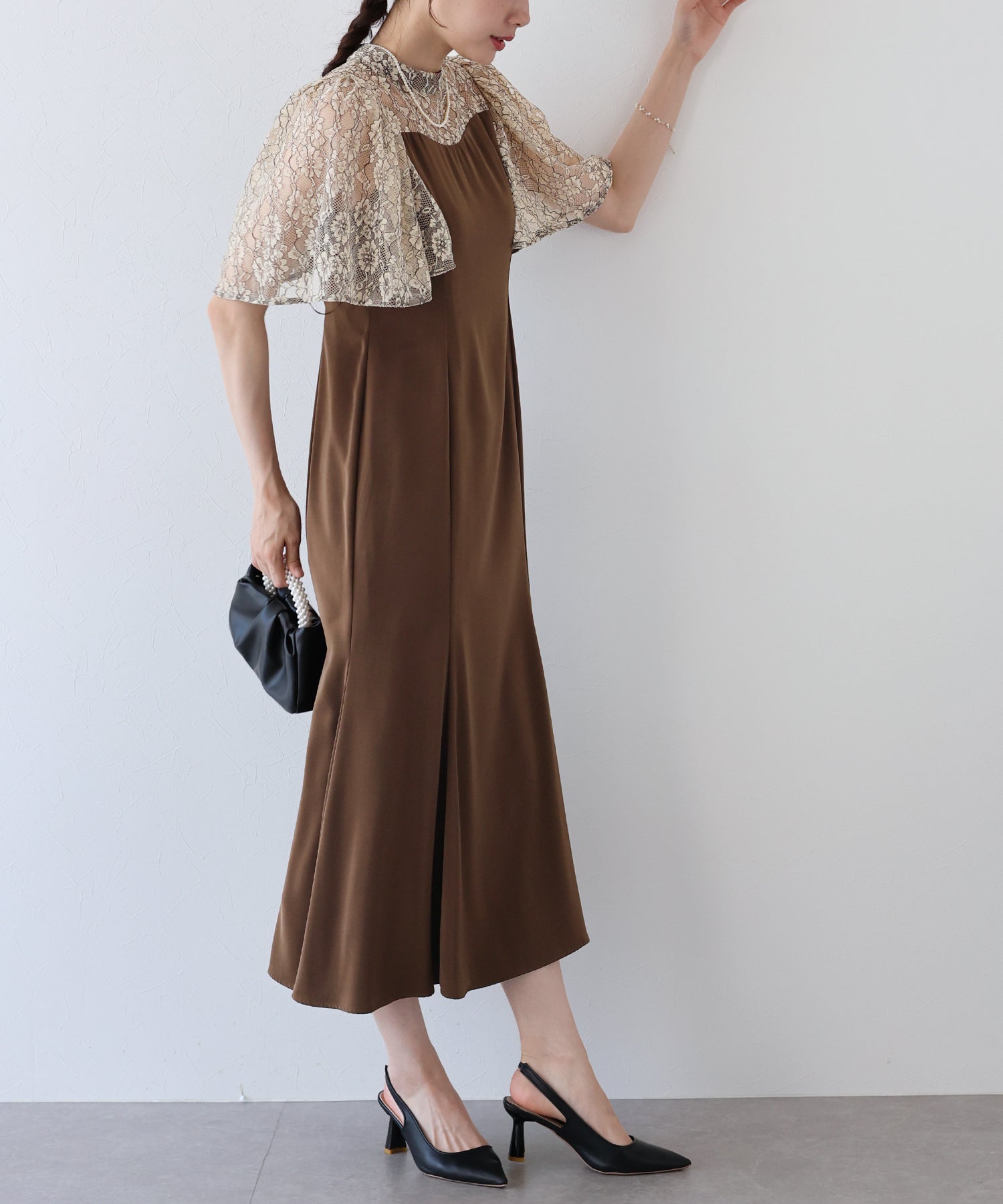 ブルーイースト BLUEEAST ボリュームフレアスリーブマーメイドドレス (ブラウン) ブラウン