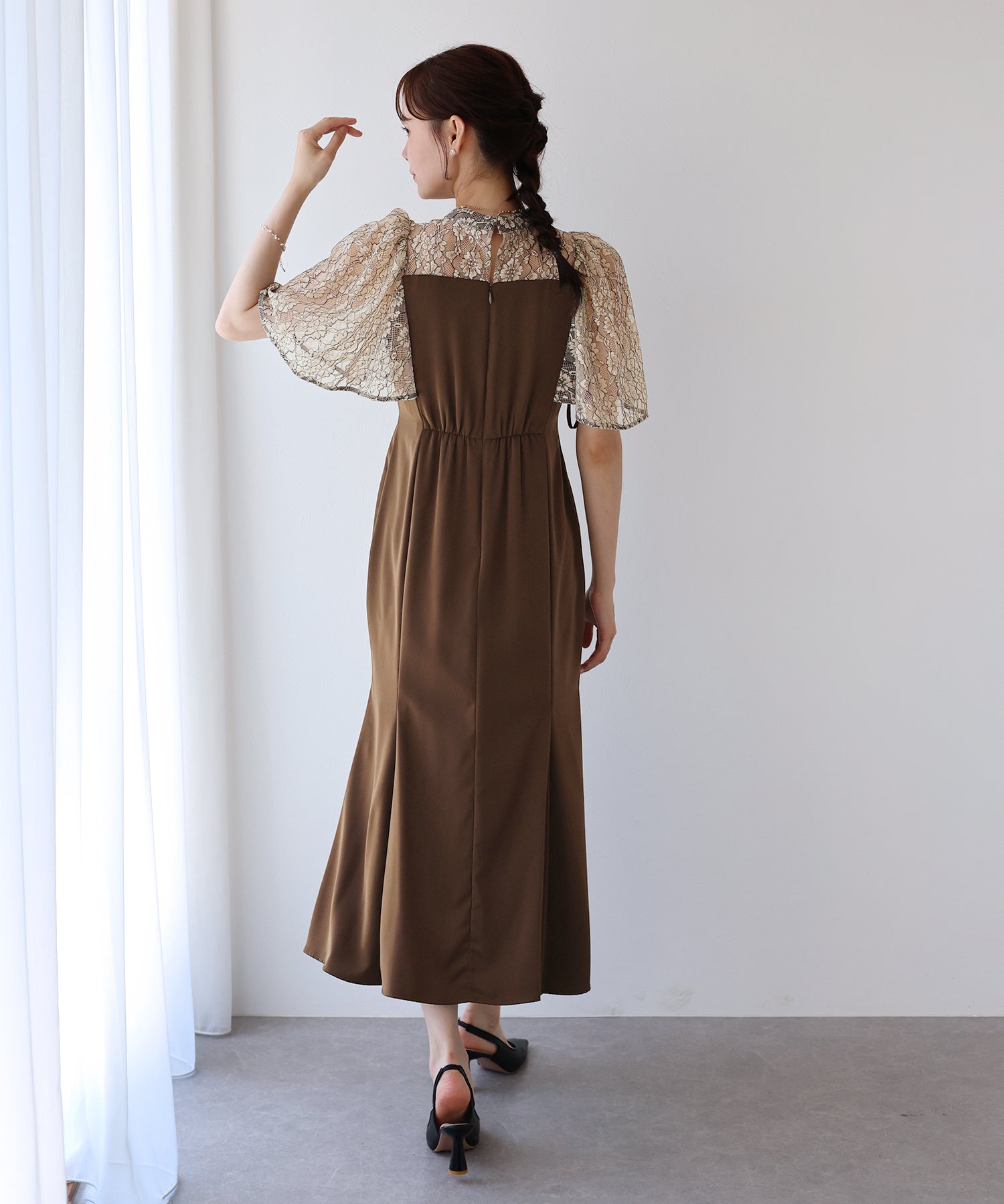 ブルーイースト BLUEEAST ボリュームフレアスリーブマーメイドドレス (ブラウン) ブラウン