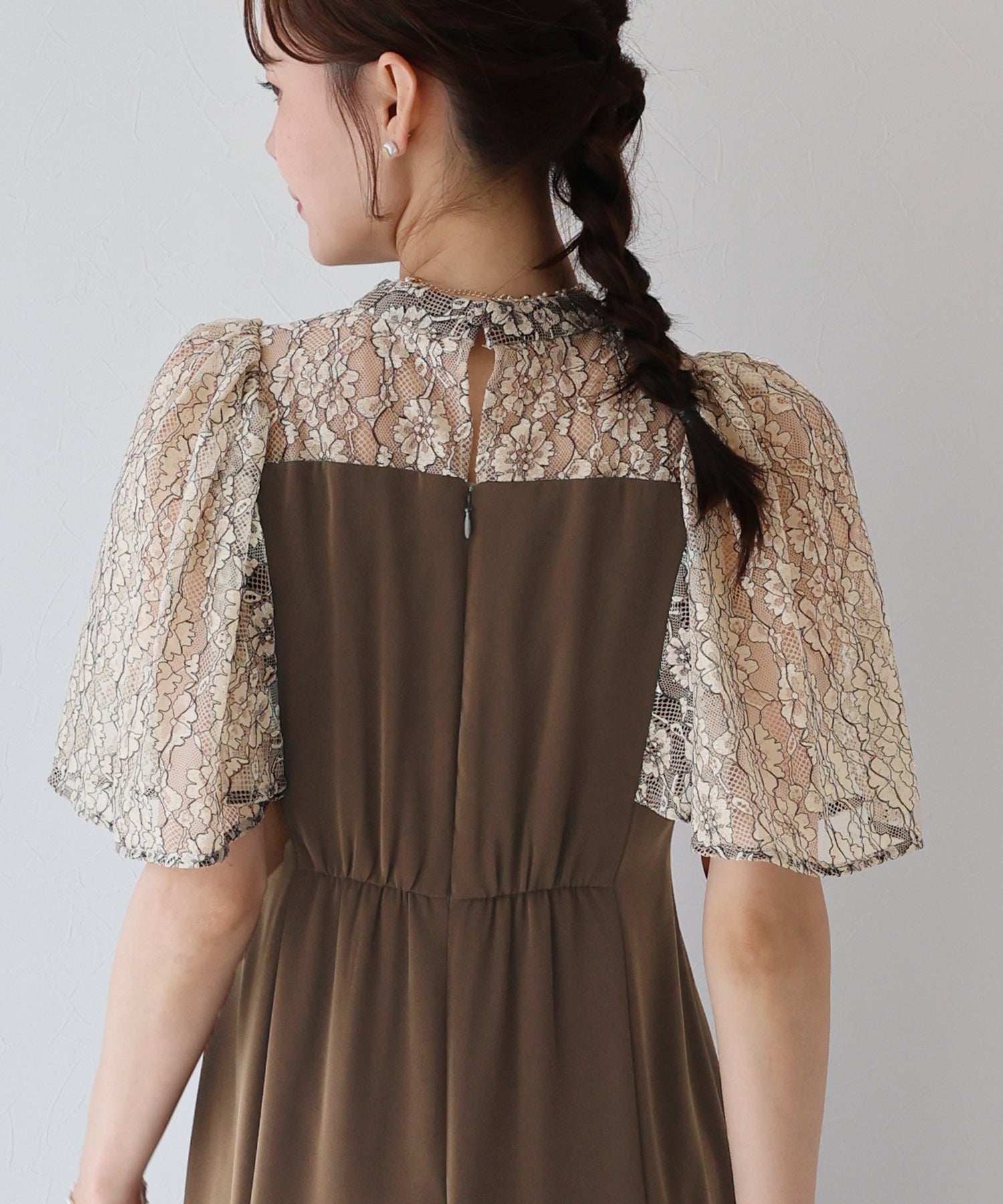 ブルーイースト BLUEEAST ボリュームフレアスリーブマーメイドドレス (ブラウン) ブラウン