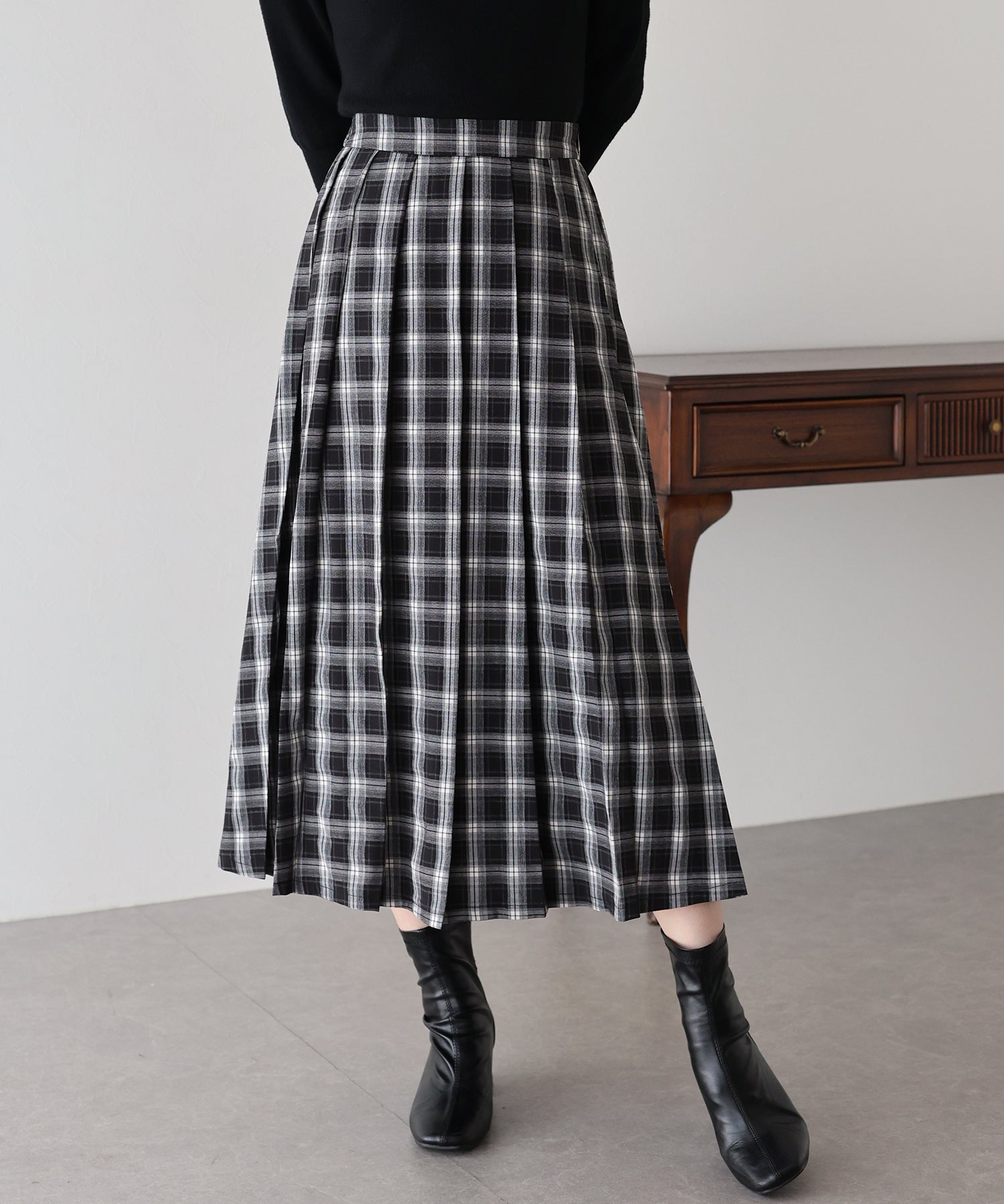 ブルーイースト BLUEEAST ロングプリーツスカート (ブラック系) ブラック系