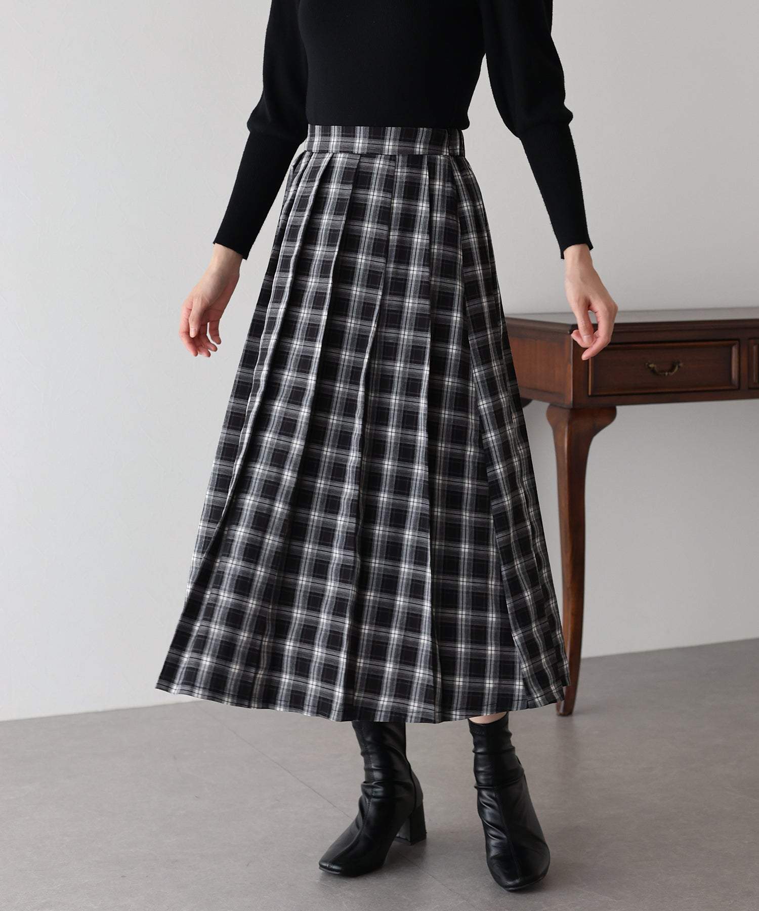 ブルーイースト BLUEEAST ロングプリーツスカート (ブラック系) ブラック系