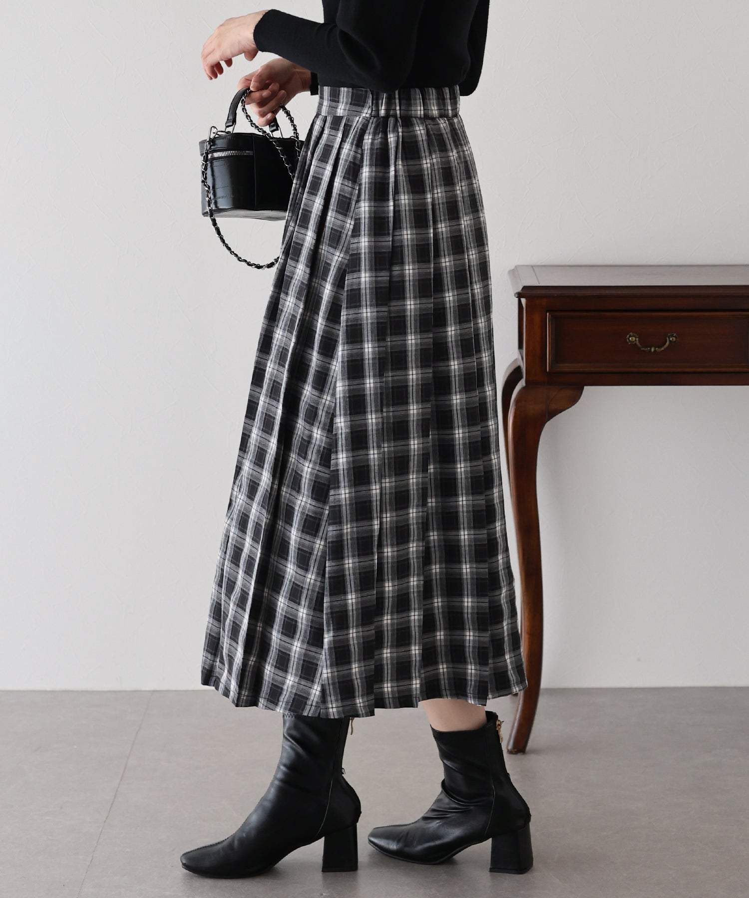 ブルーイースト BLUEEAST ロングプリーツスカート (ブラック系) ブラック系