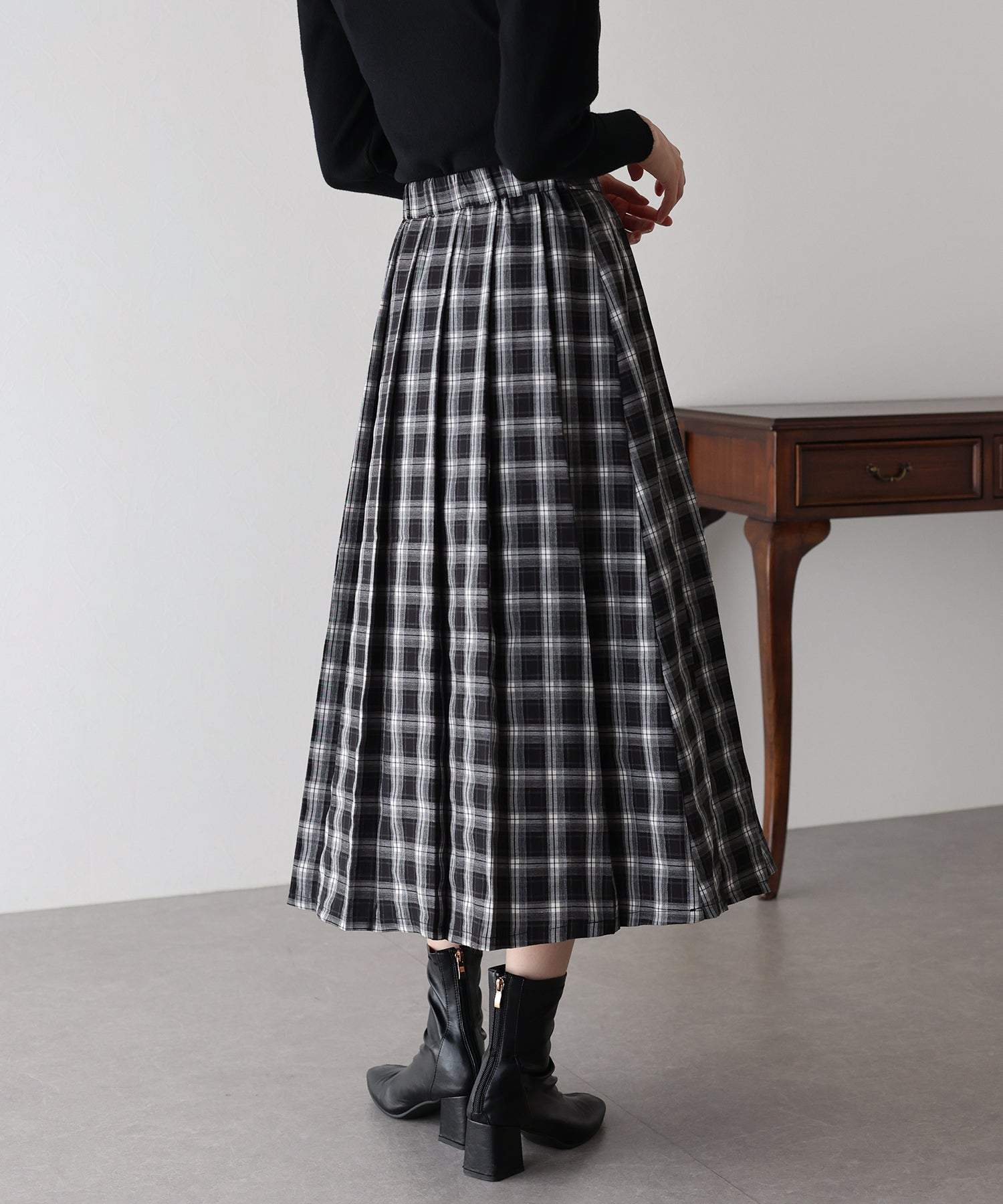 ブルーイースト BLUEEAST ロングプリーツスカート (ブラック系) ブラック系