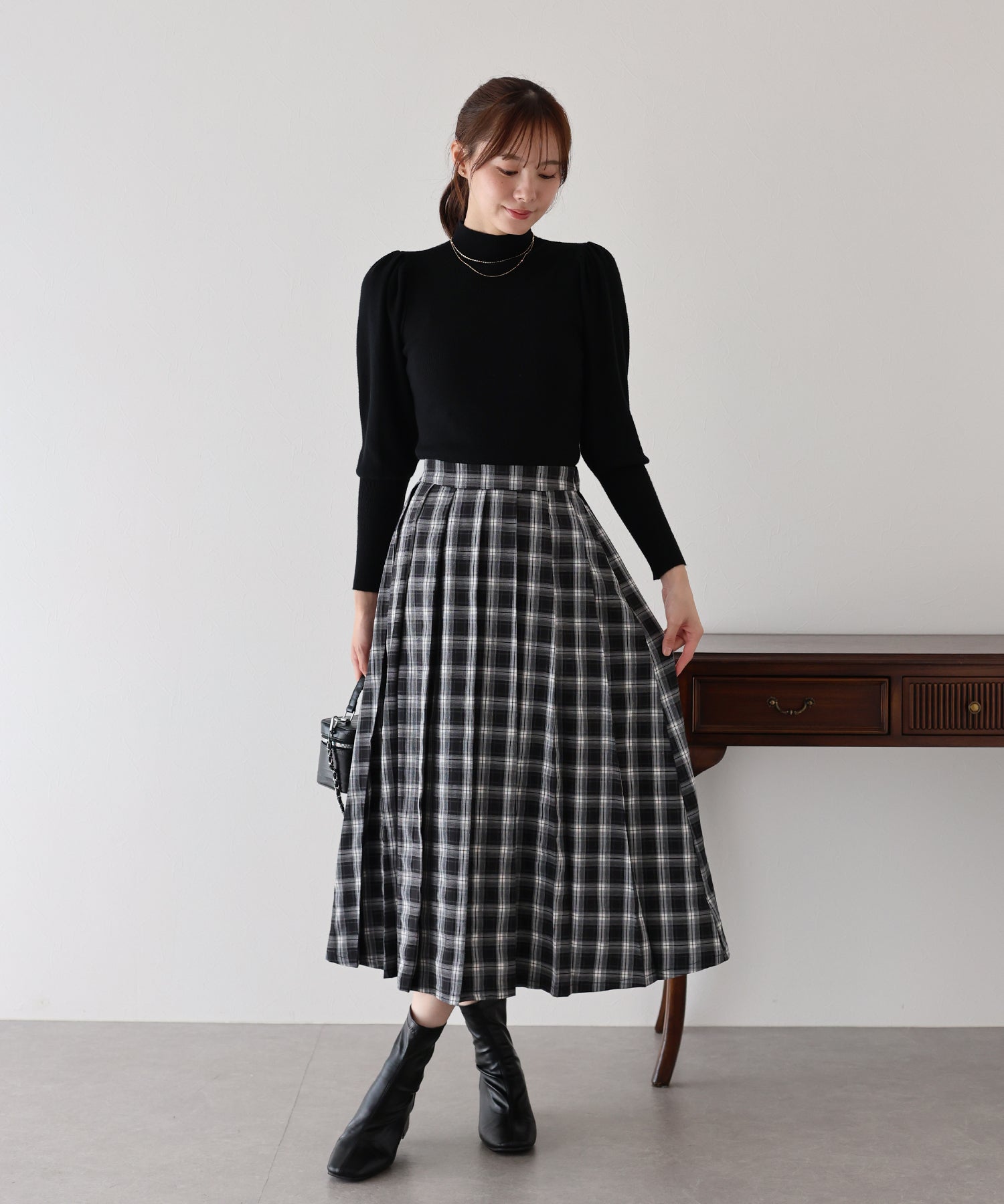 ブルーイースト BLUEEAST ロングプリーツスカート (ブラック系) ブラック系