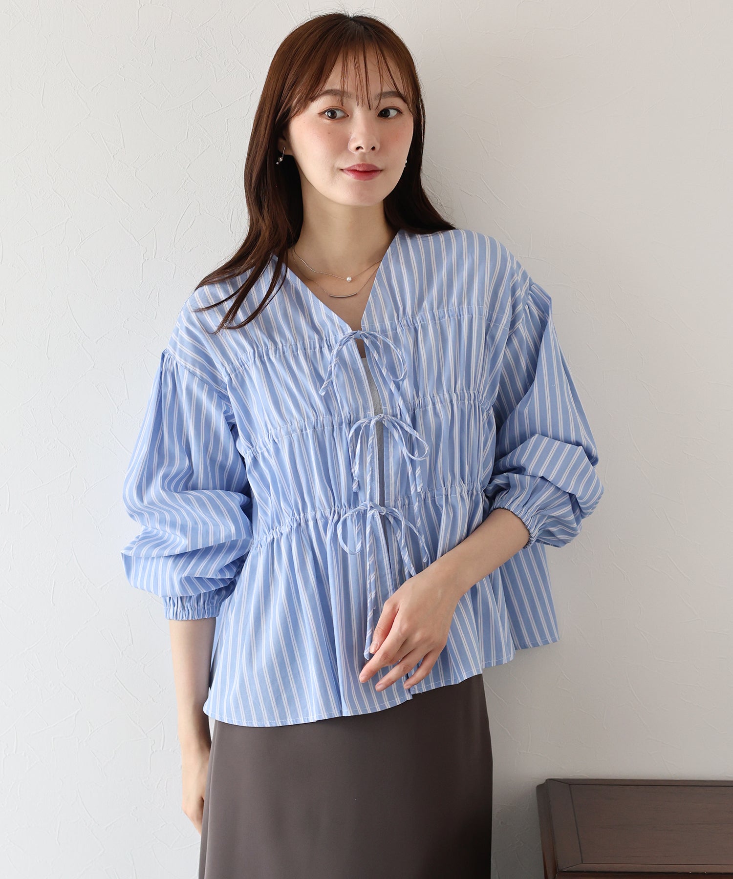 ブルーイースト BLUEEAST ストライプリボンブラウス (ブルー) ブルー