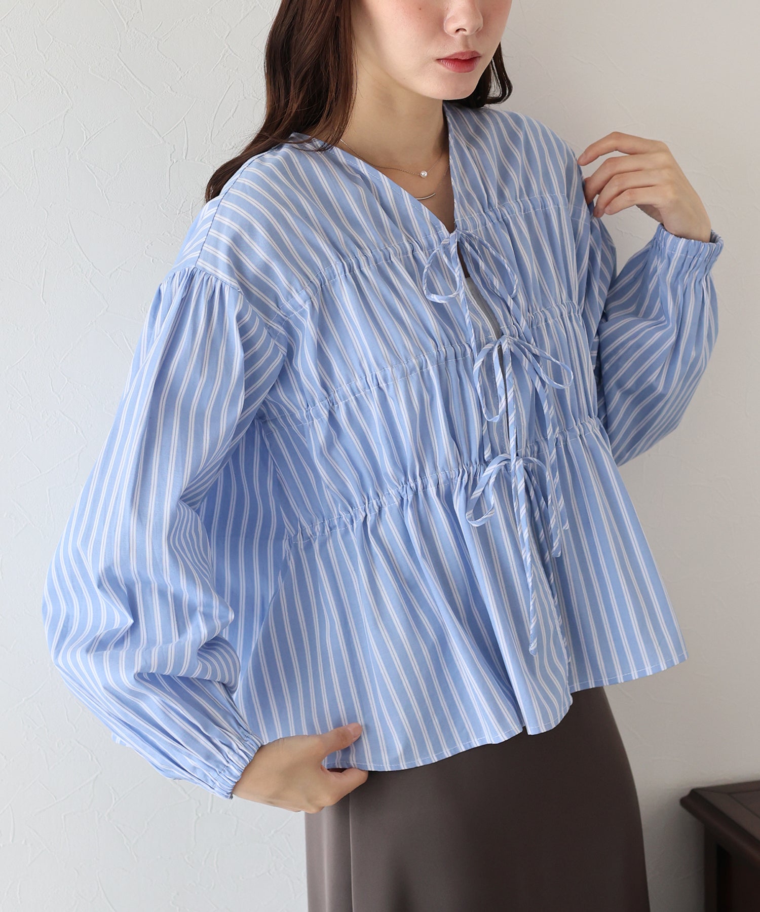ブルーイースト BLUEEAST ストライプリボンブラウス (ブルー) ブルー