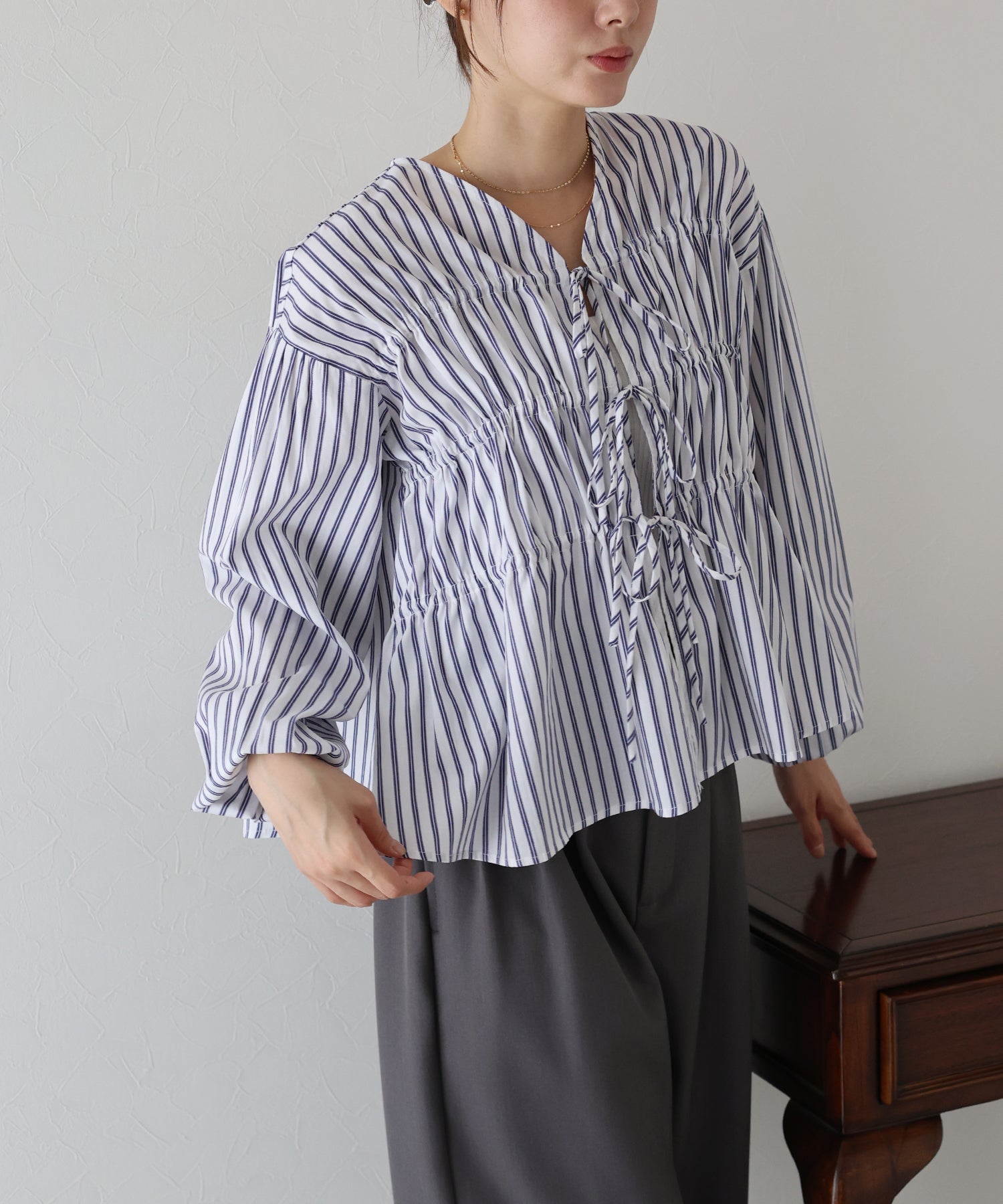 ブルーイースト BLUEEAST ストライプリボンブラウス (ブルー) ブルー