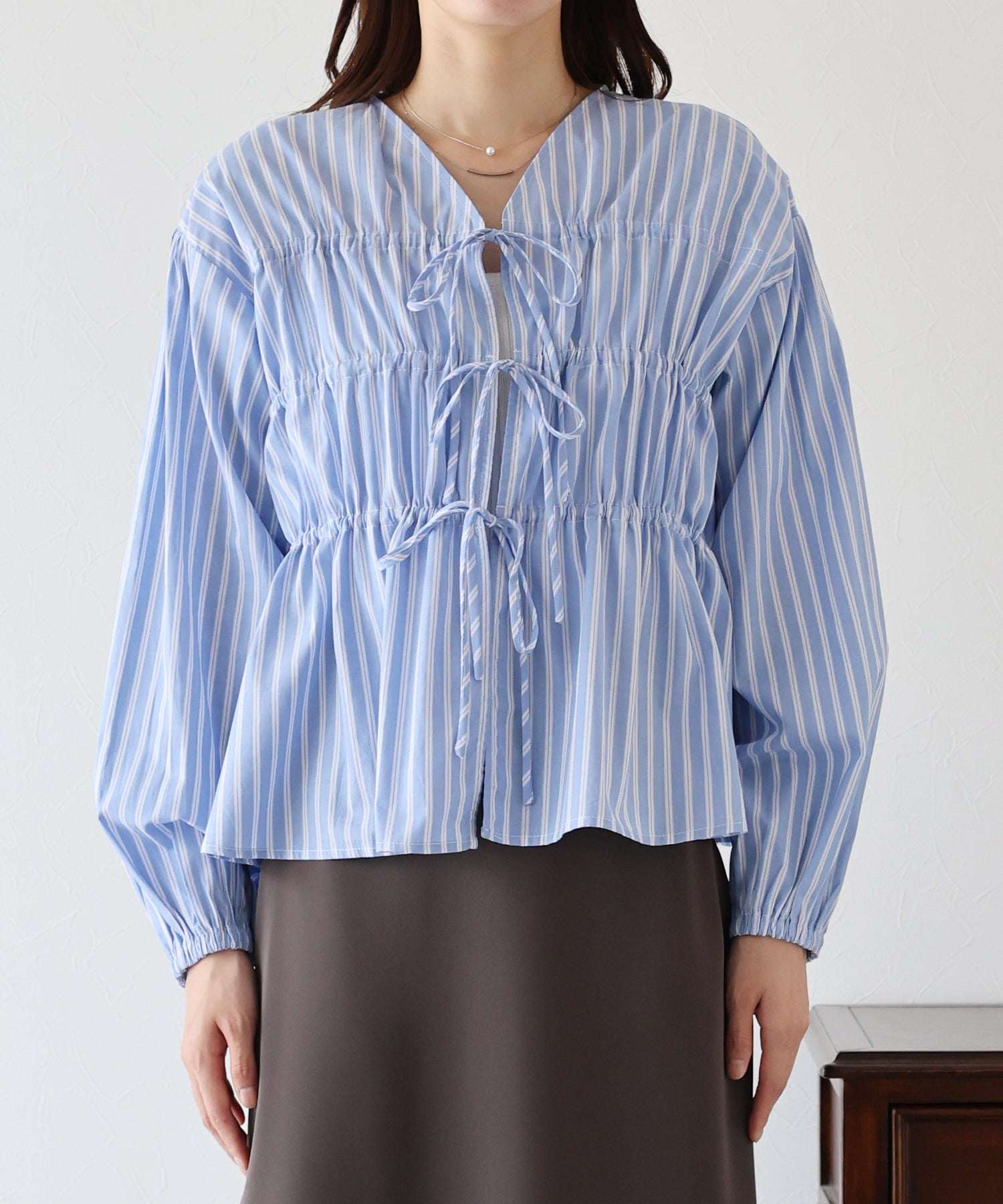 ブルーイースト BLUEEAST ストライプリボンブラウス (ブルー) ブルー