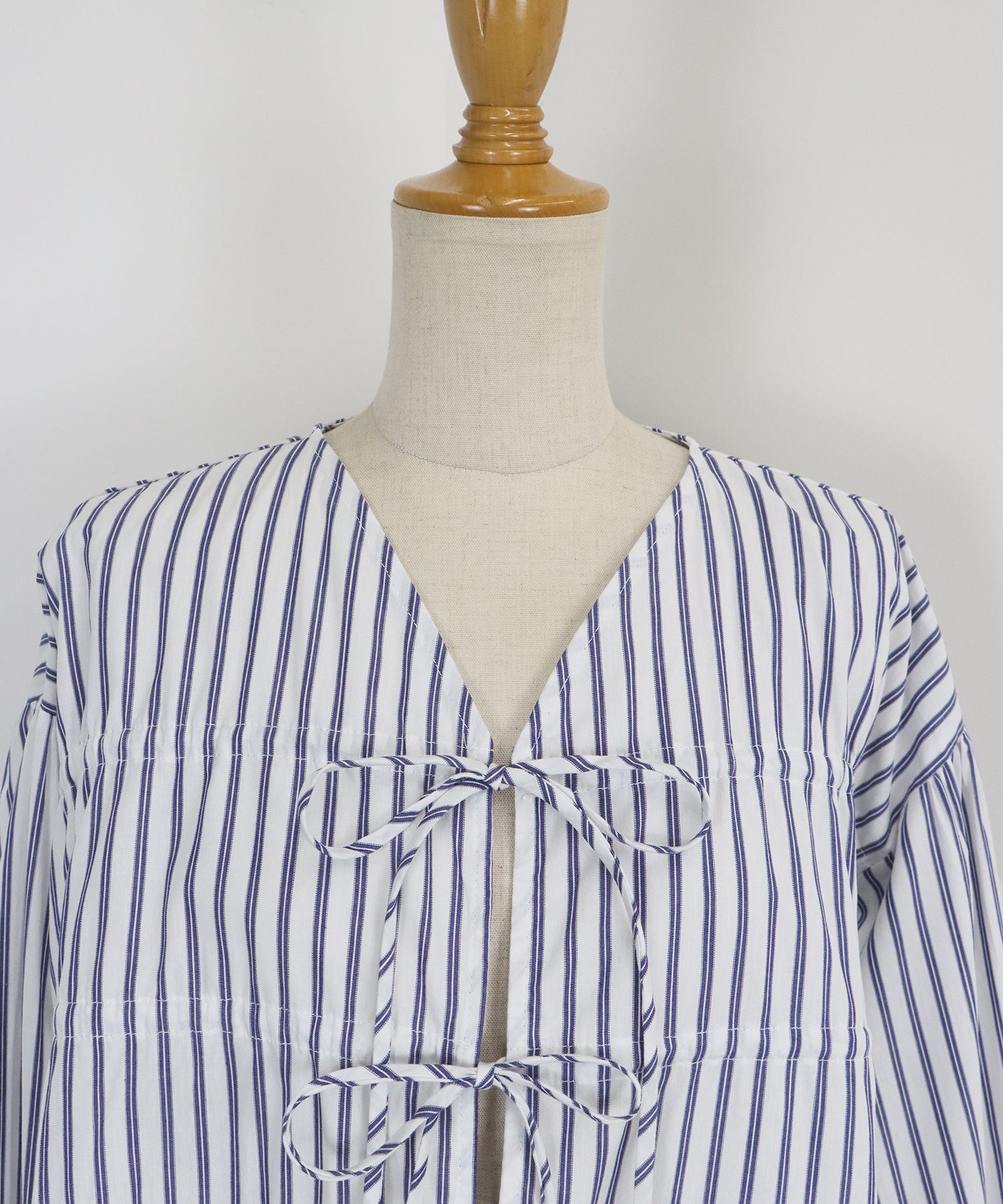 ブルーイースト BLUEEAST ストライプリボンブラウス (ブルー) ブルー