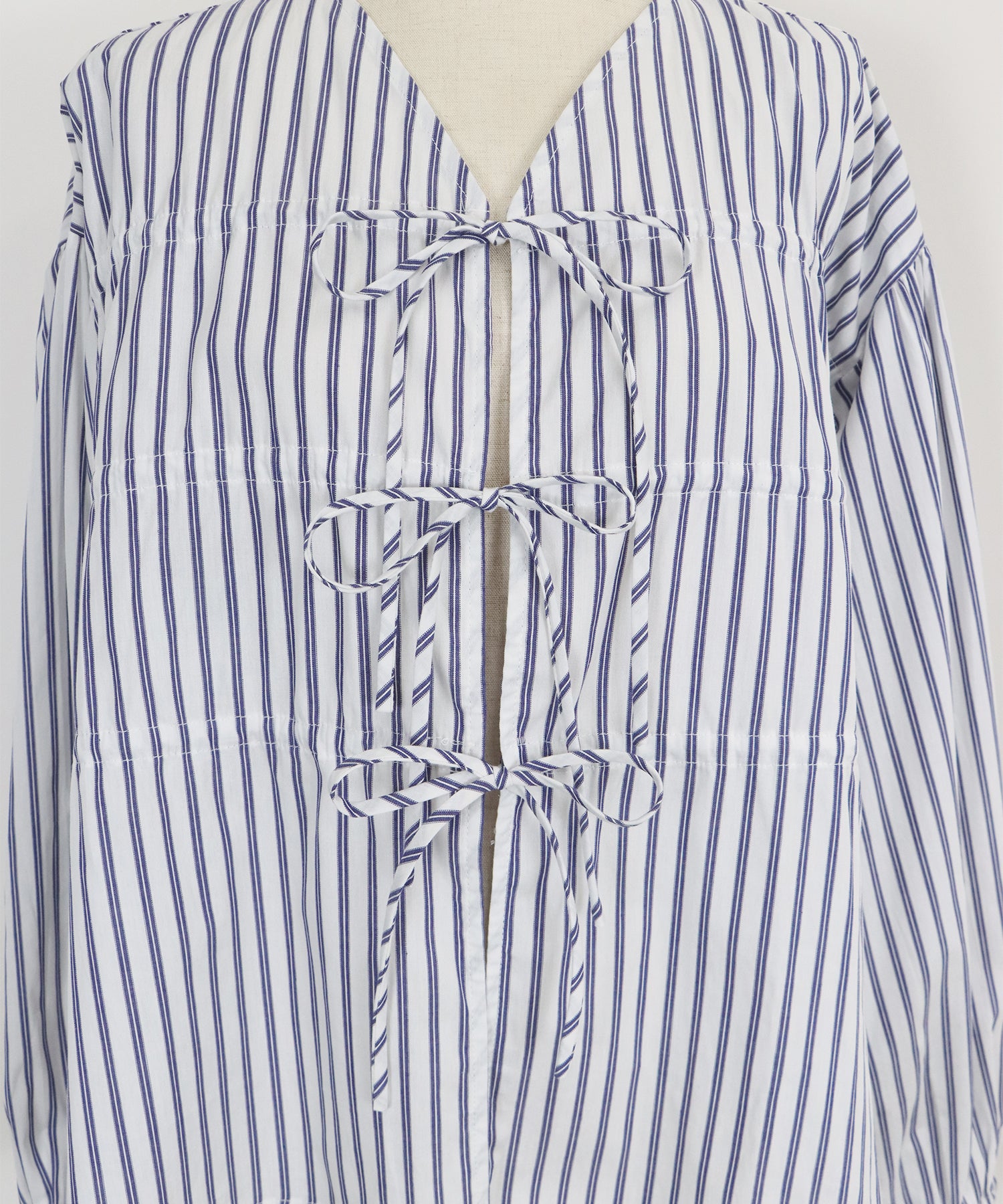 ブルーイースト BLUEEAST ストライプリボンブラウス (ブルー) ブルー