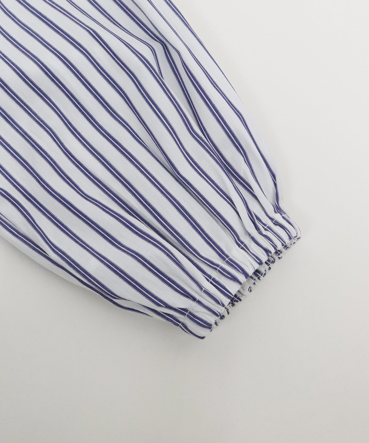 ブルーイースト BLUEEAST ストライプリボンブラウス (ブルー) ブルー