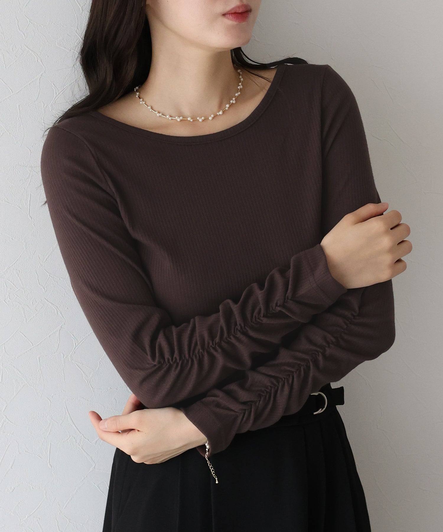 ブルーイースト BLUEEAST シャーリング袖カットソー (ブラウン) ブラウン