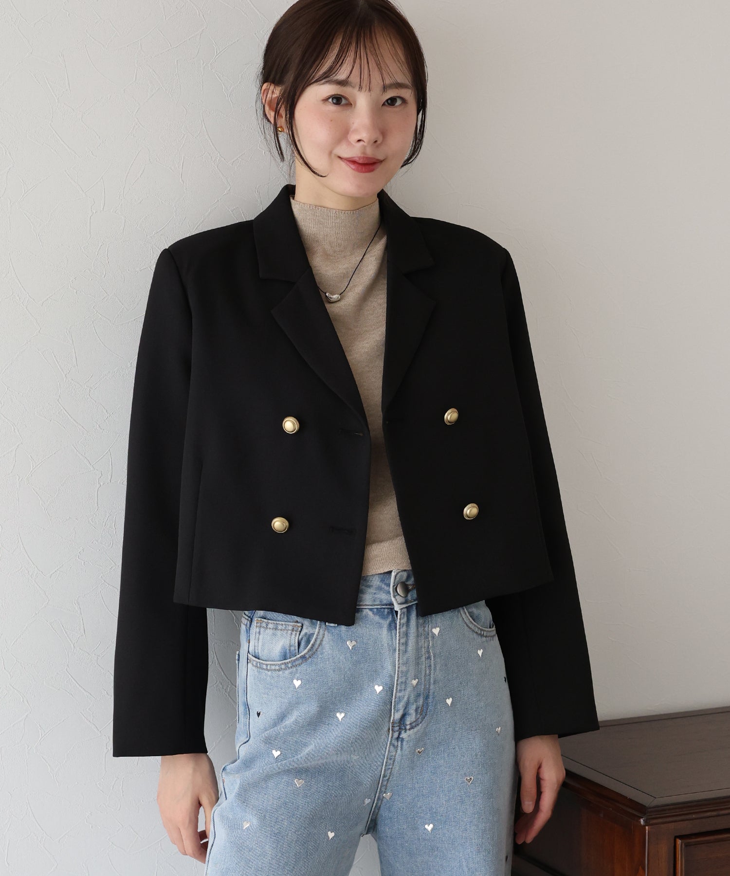 ブルーイースト BLUEEAST 金ボタンショートテーラードジャケット (ブラック) ブラック