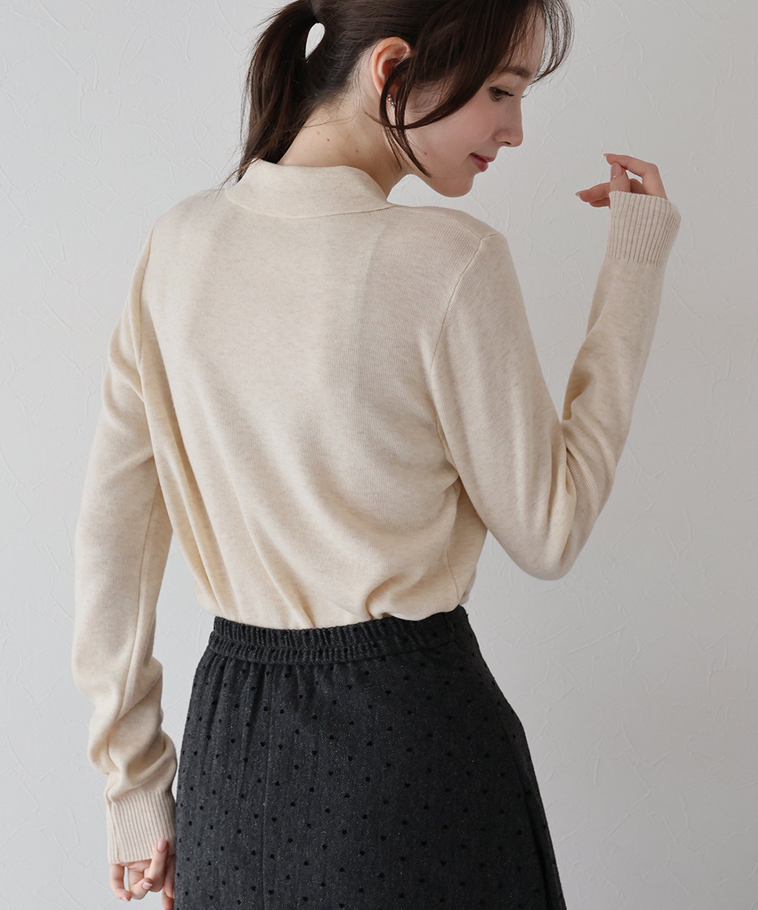 ブルーイースト BLUEEAST ウール混フロントフリルポロニット (アイボリー) アイボリー