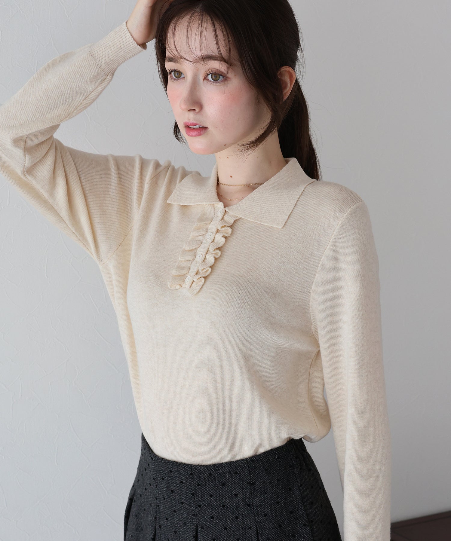 ブルーイースト BLUEEAST ウール混フロントフリルポロニット (アイボリー) アイボリー