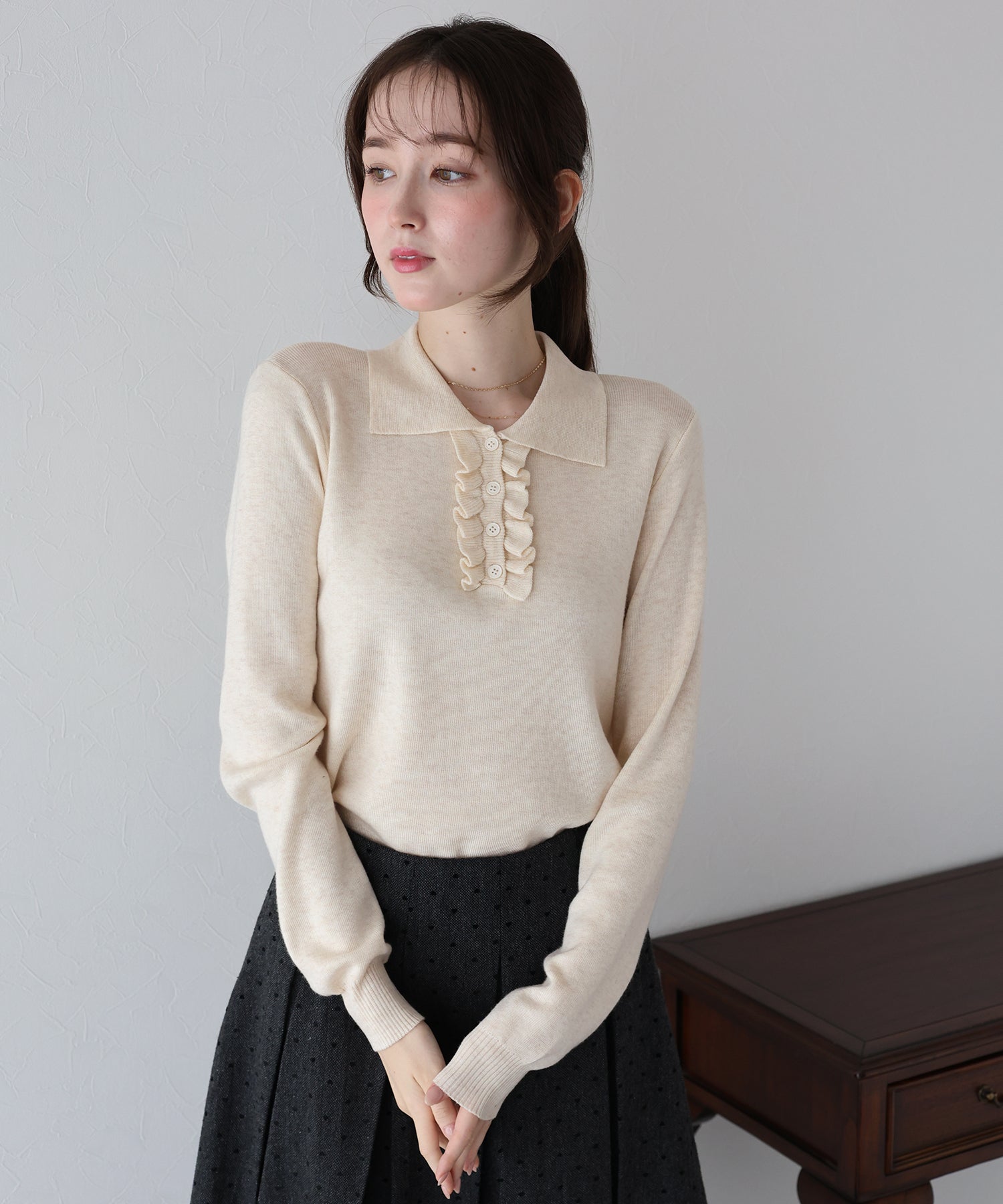 ブルーイースト BLUEEAST ウール混フロントフリルポロニット (アイボリー) アイボリー