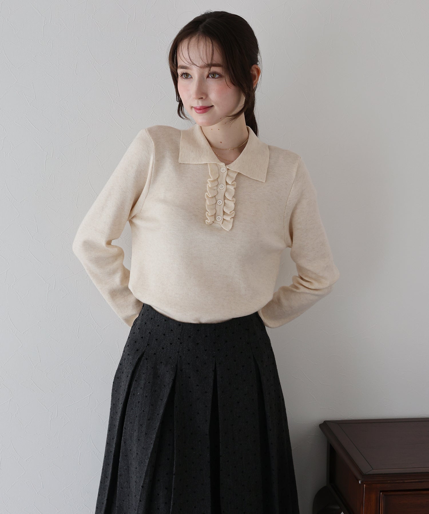 ブルーイースト BLUEEAST ウール混フロントフリルポロニット (アイボリー) アイボリー