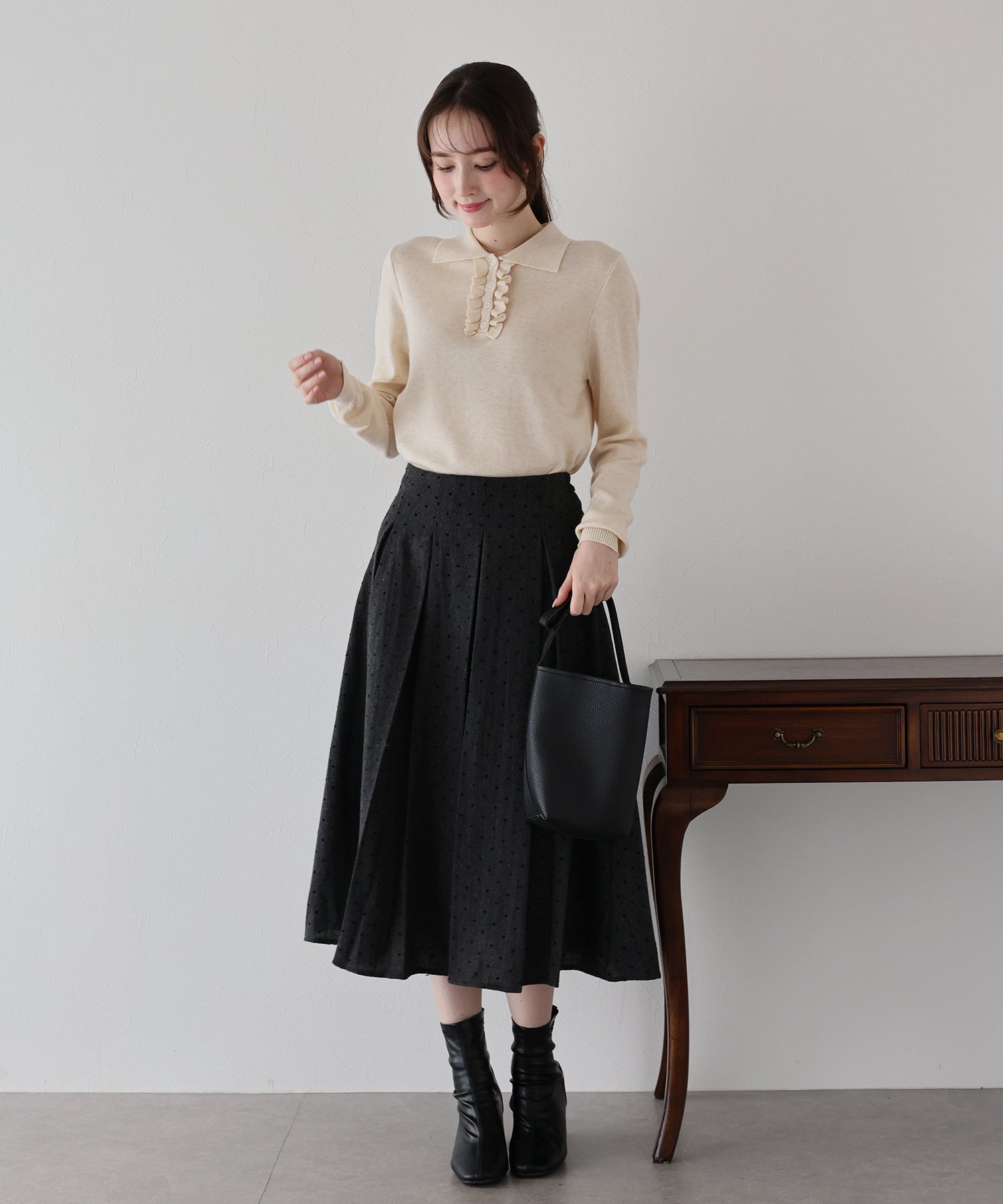 ブルーイースト BLUEEAST ウール混フロントフリルポロニット (アイボリー) アイボリー