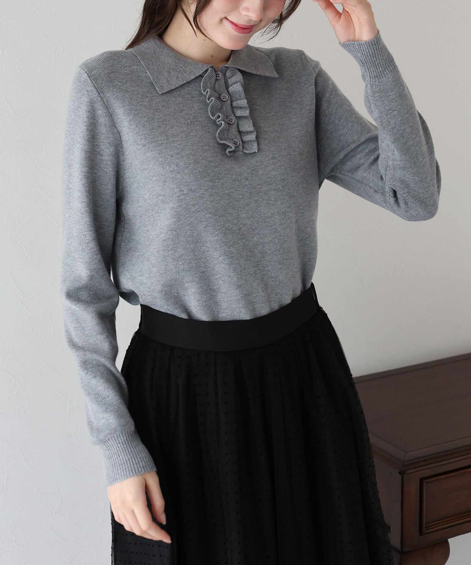 ブルーイースト BLUEEAST ウール混フロントフリルポロニット (アイボリー) アイボリー