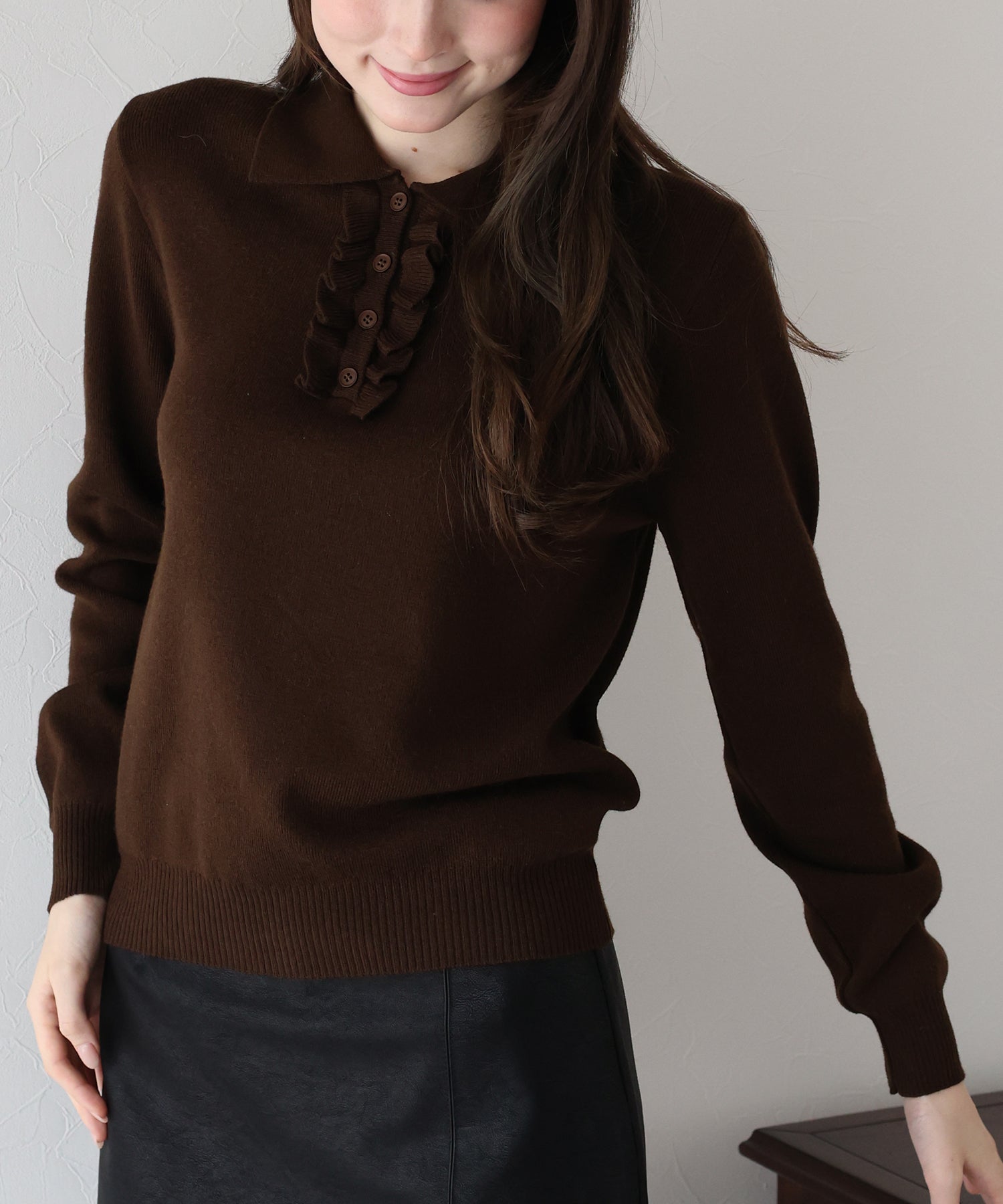 ブルーイースト BLUEEAST ウール混フロントフリルポロニット (アイボリー) アイボリー