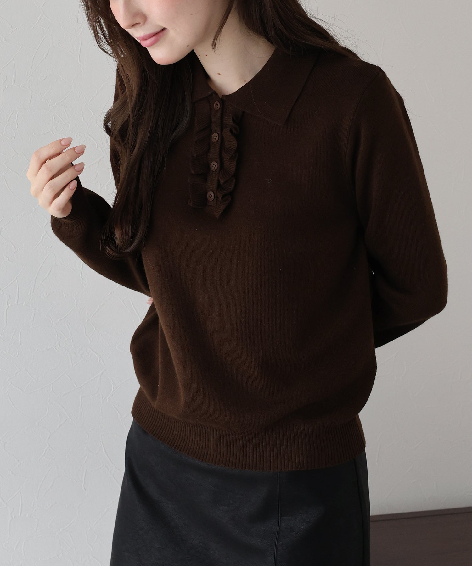 ブルーイースト BLUEEAST ウール混フロントフリルポロニット (アイボリー) アイボリー