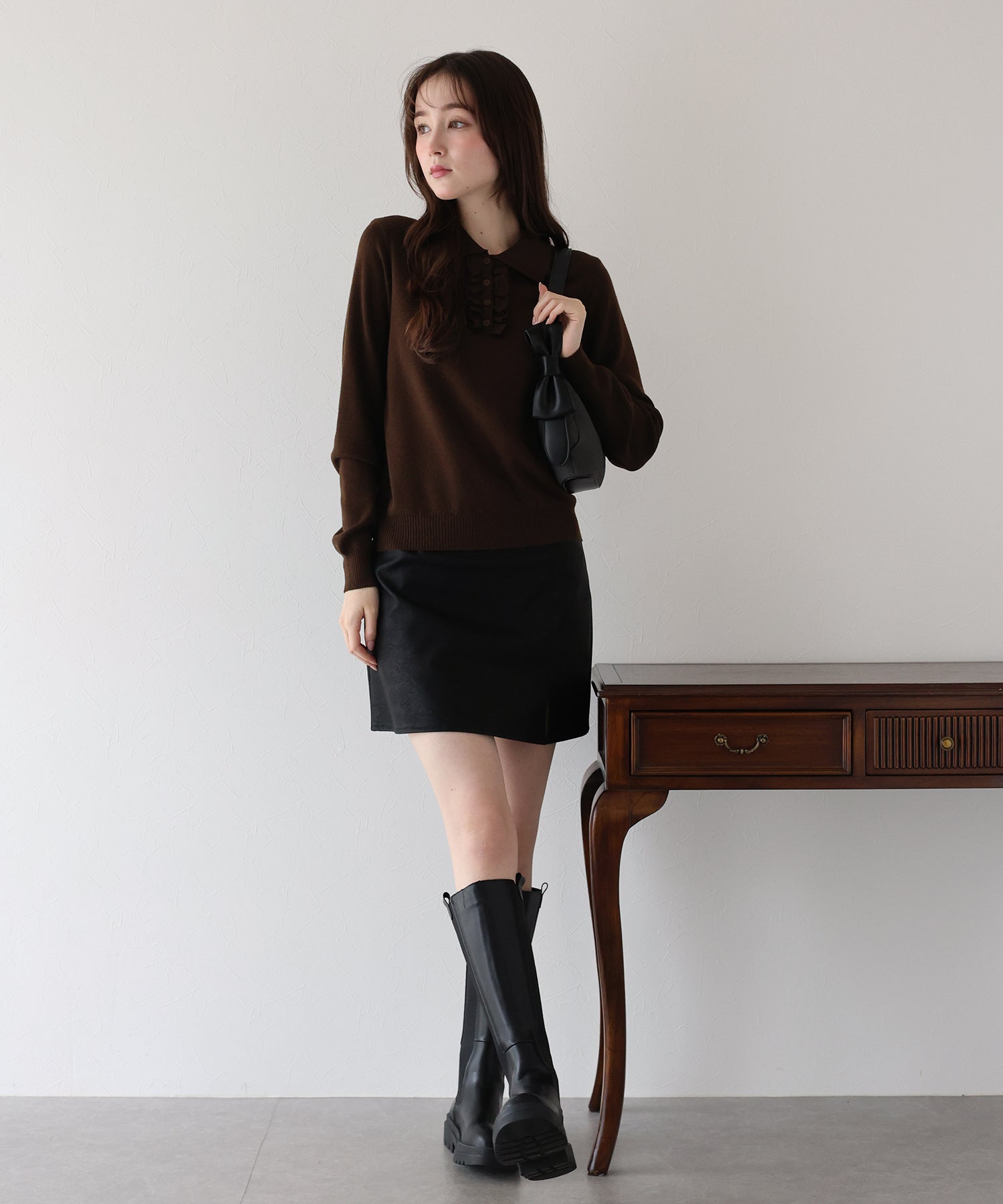 ブルーイースト BLUEEAST ウール混フロントフリルポロニット (アイボリー) アイボリー