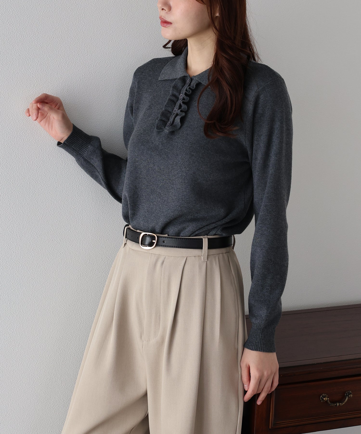 ブルーイースト BLUEEAST ウール混フロントフリルポロニット (アイボリー) アイボリー